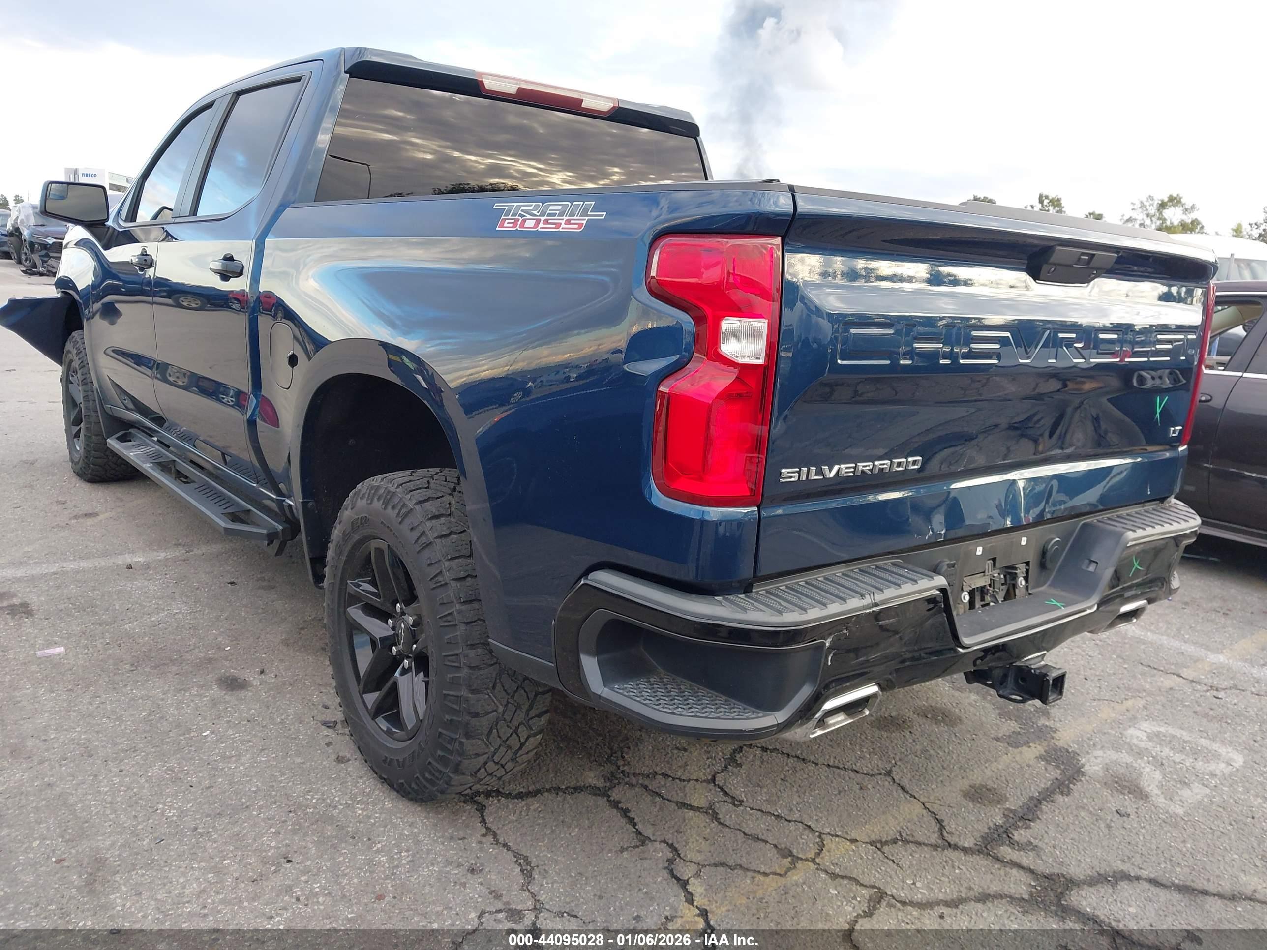 CHEVROLET SILVERADO image 3