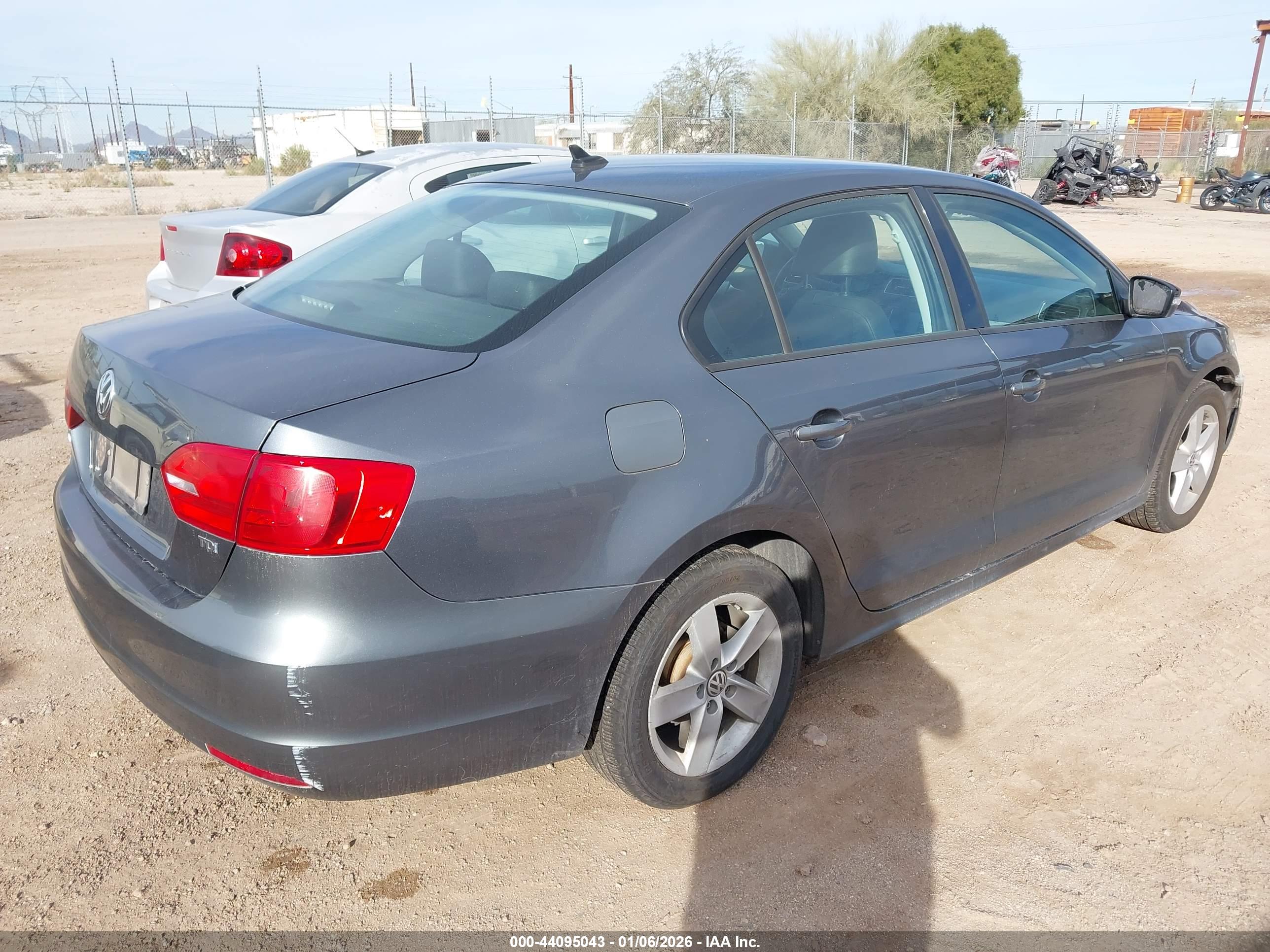 VOLKSWAGEN JETTA image 4
