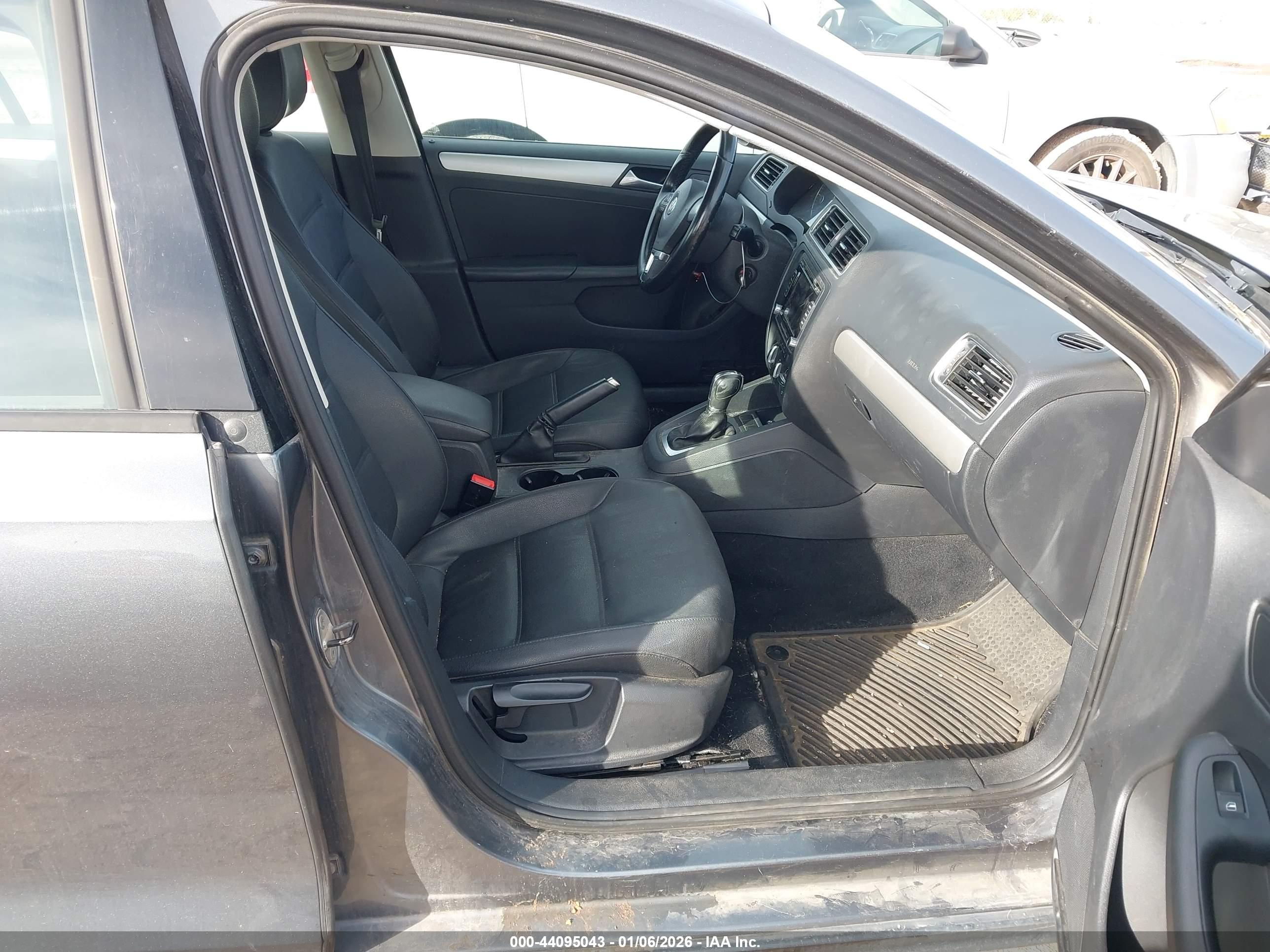 VOLKSWAGEN JETTA image 5