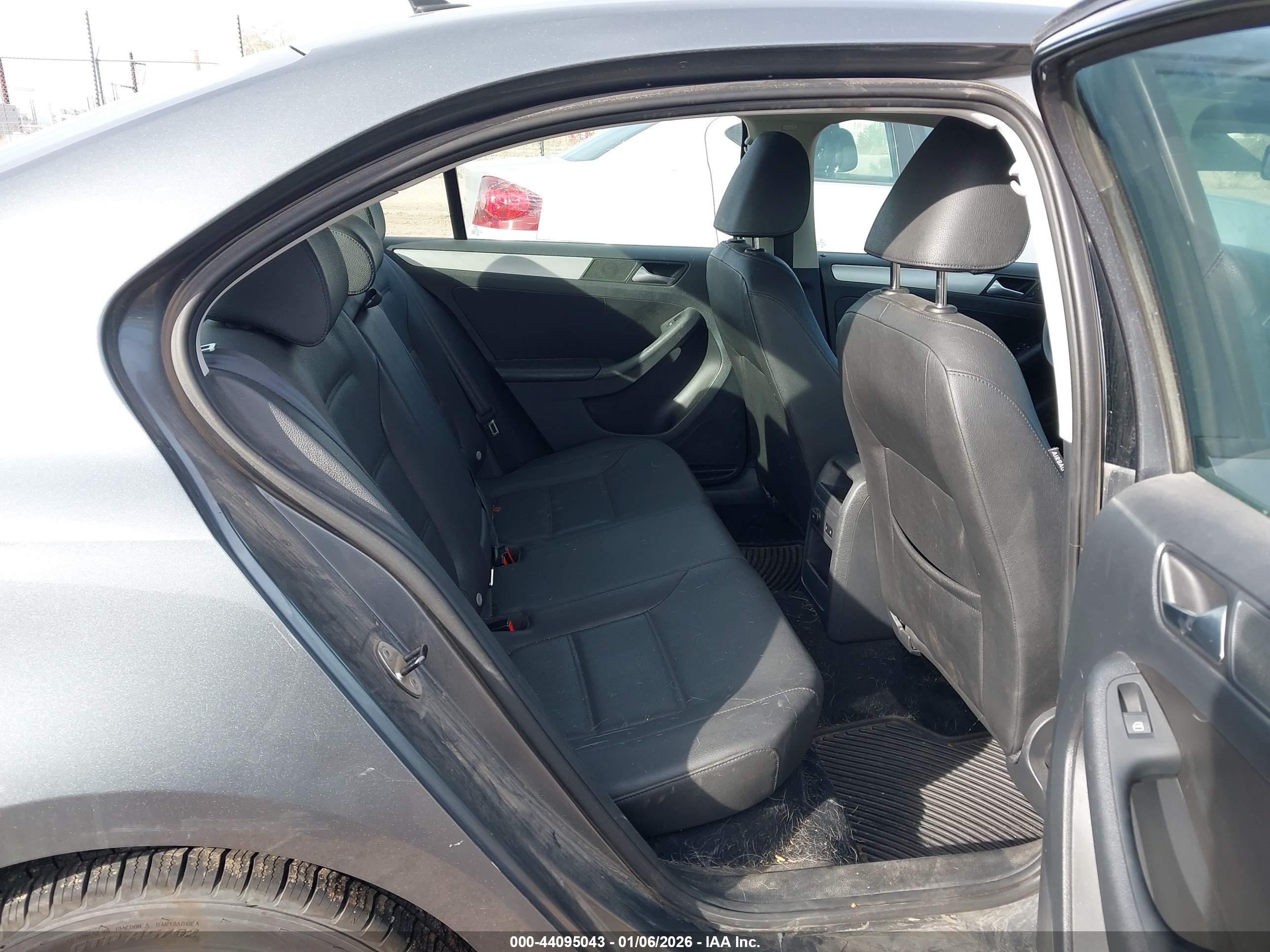 VOLKSWAGEN JETTA image 8