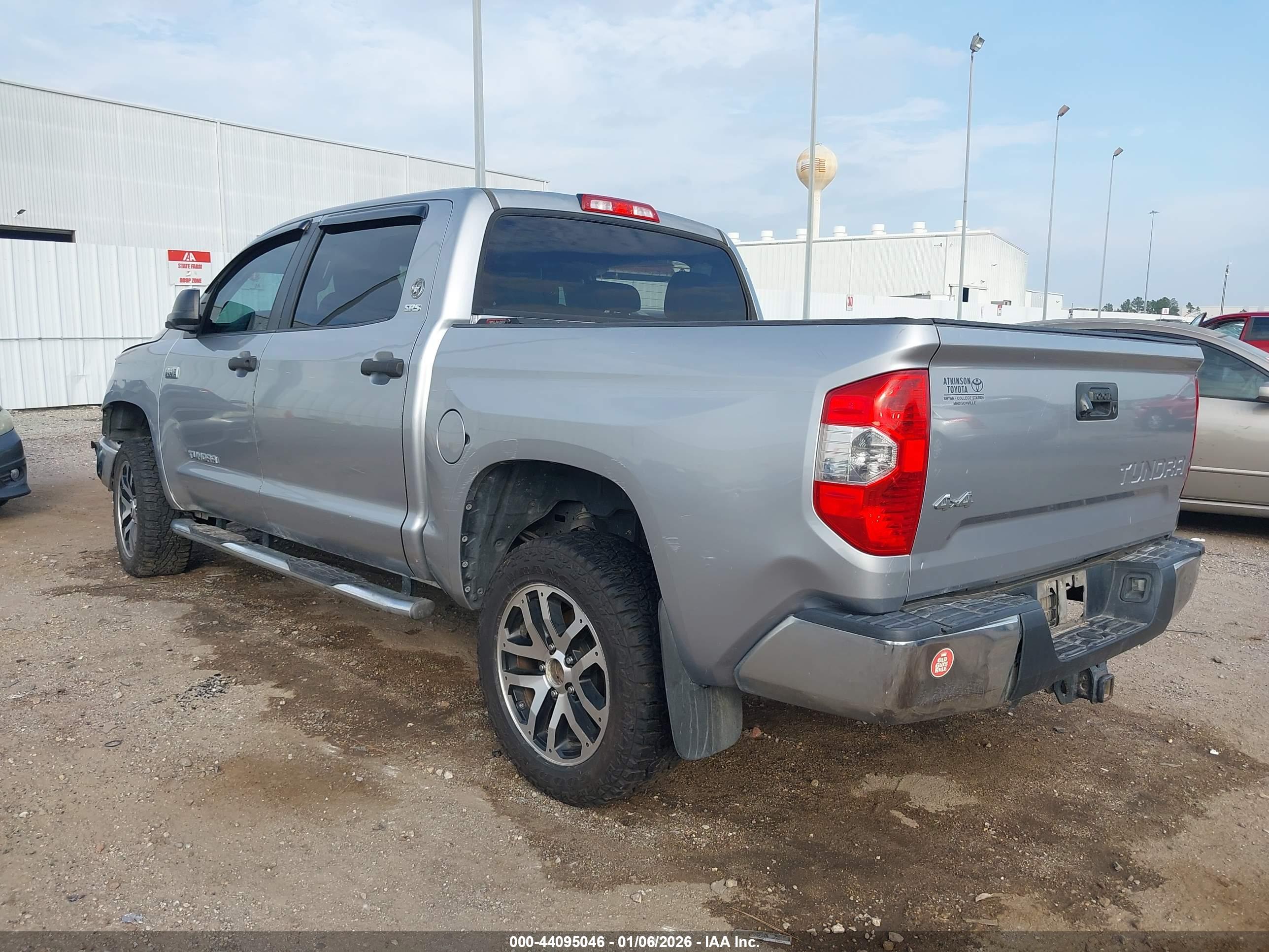 TOYOTA TUNDRA image 3