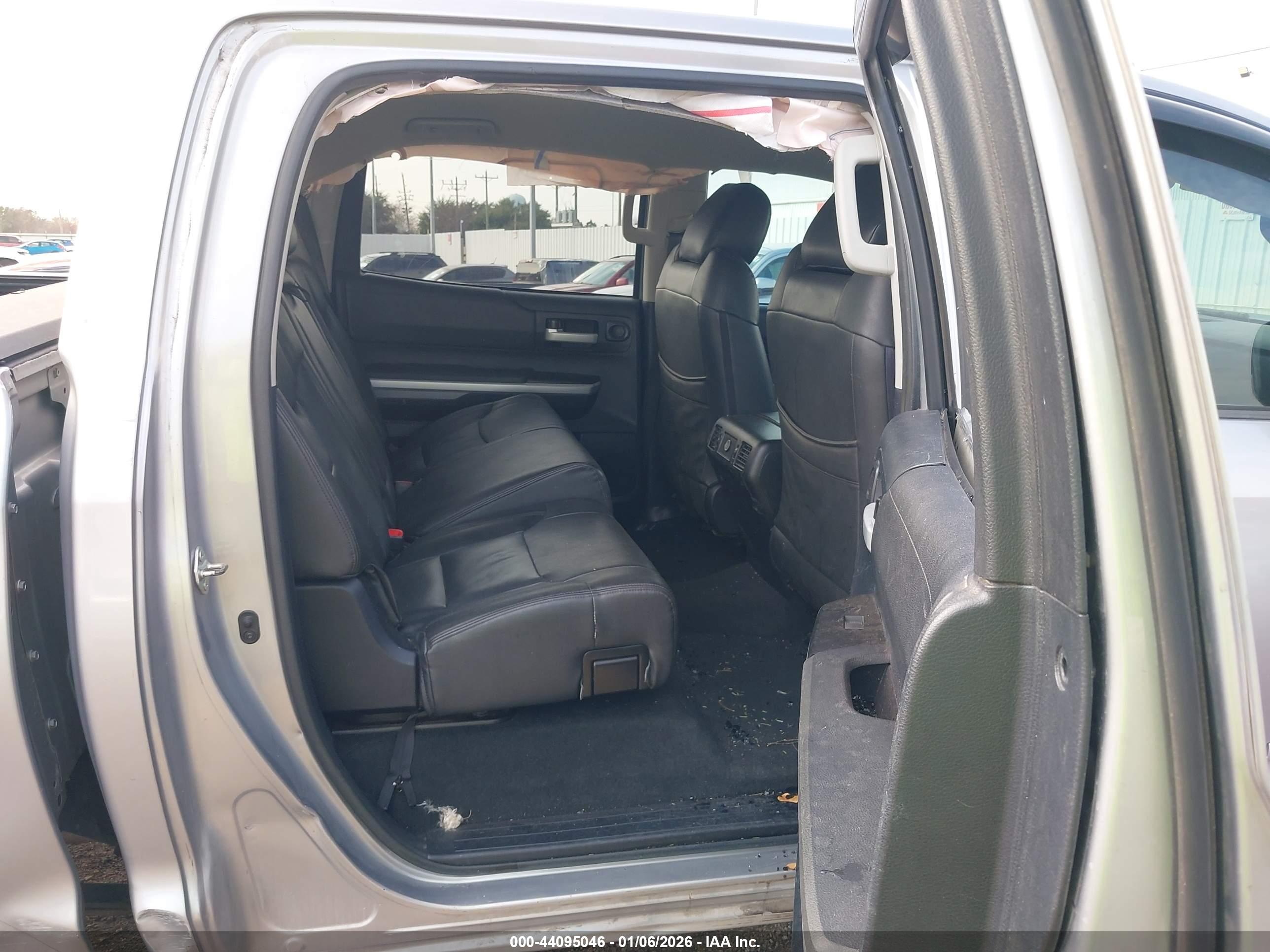 TOYOTA TUNDRA image 8