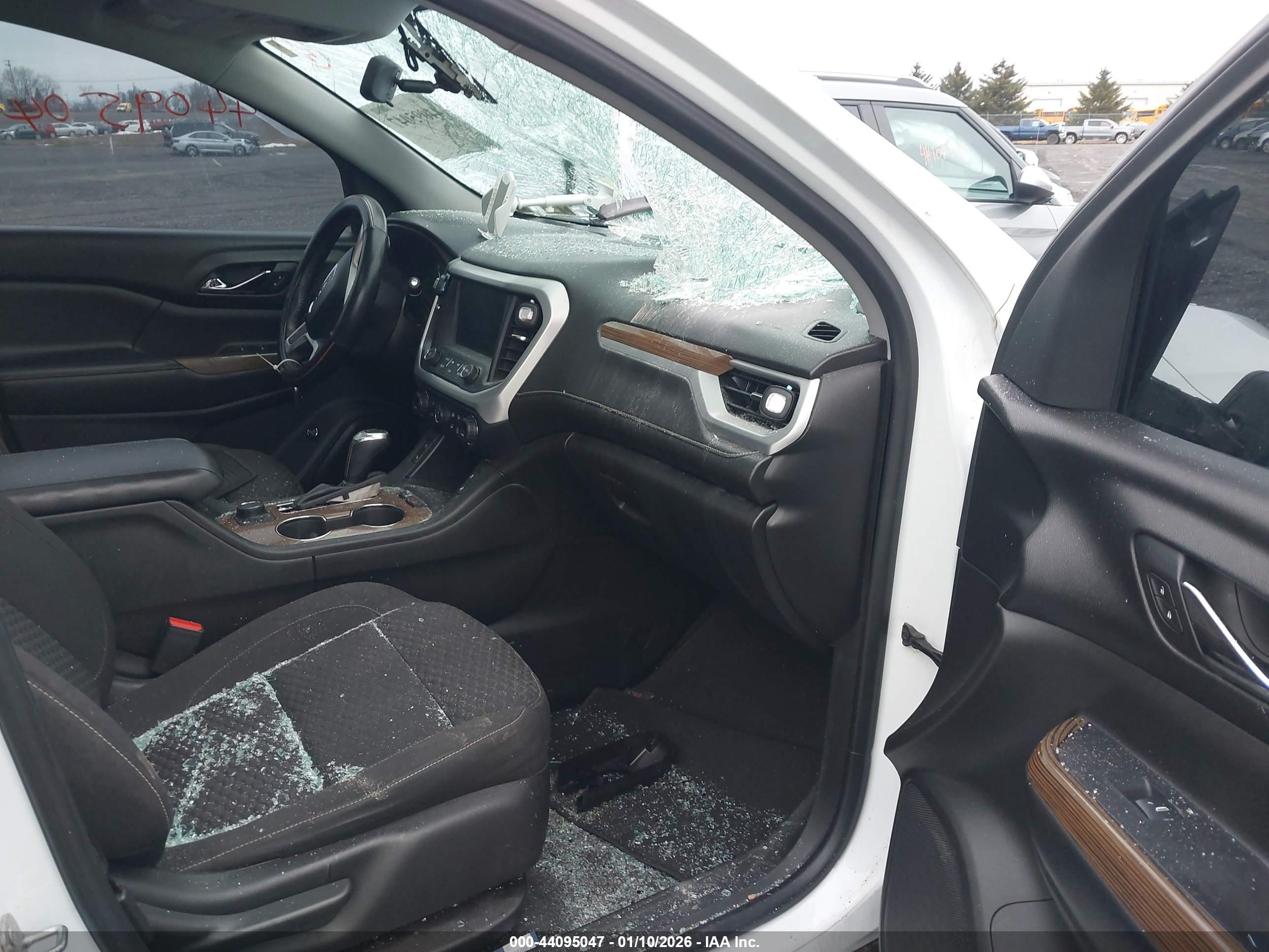 GMC ACADIA image 5
