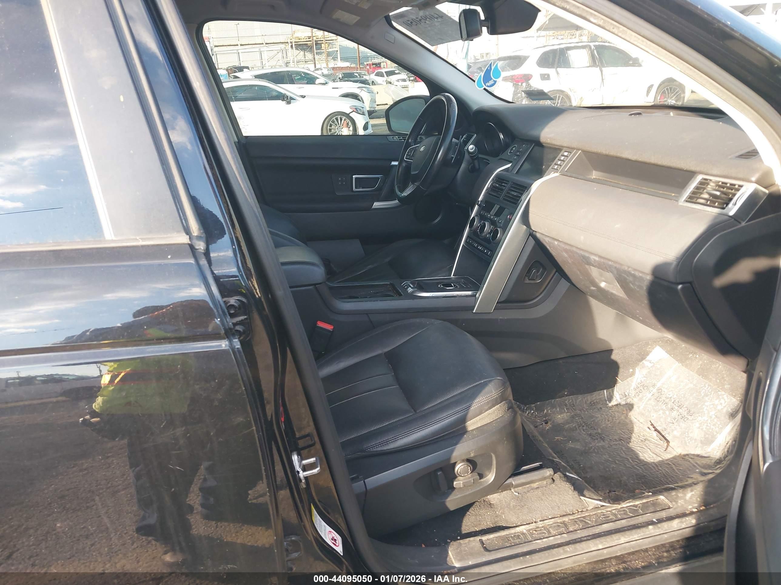 LAND ROVER image 5