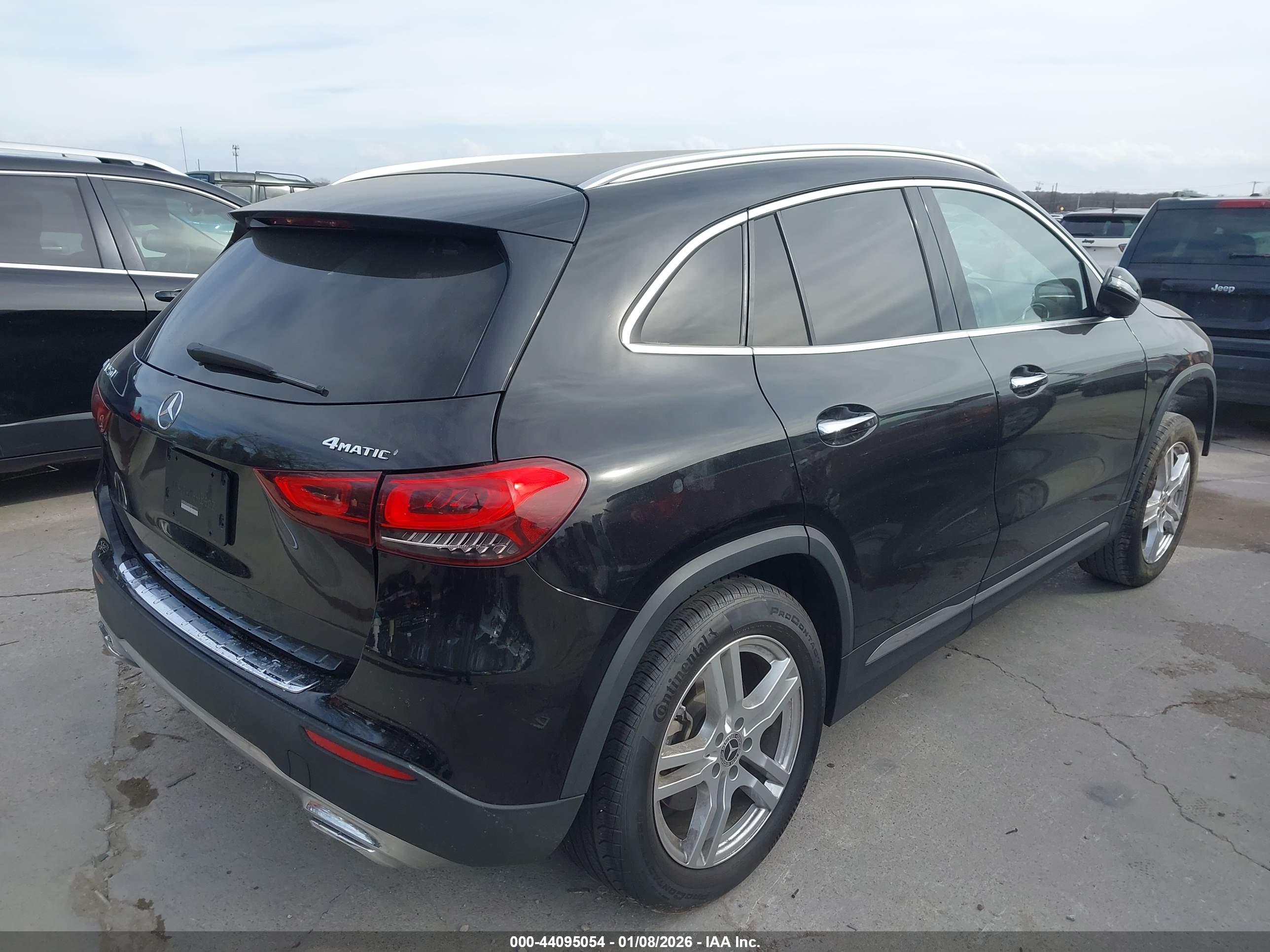 MERCEDES-BENZ GLA image 4