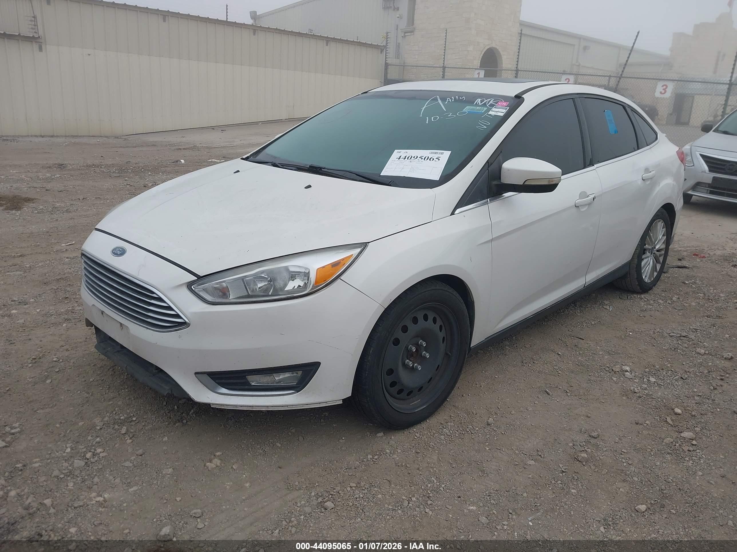 FORD FOCUS image 2