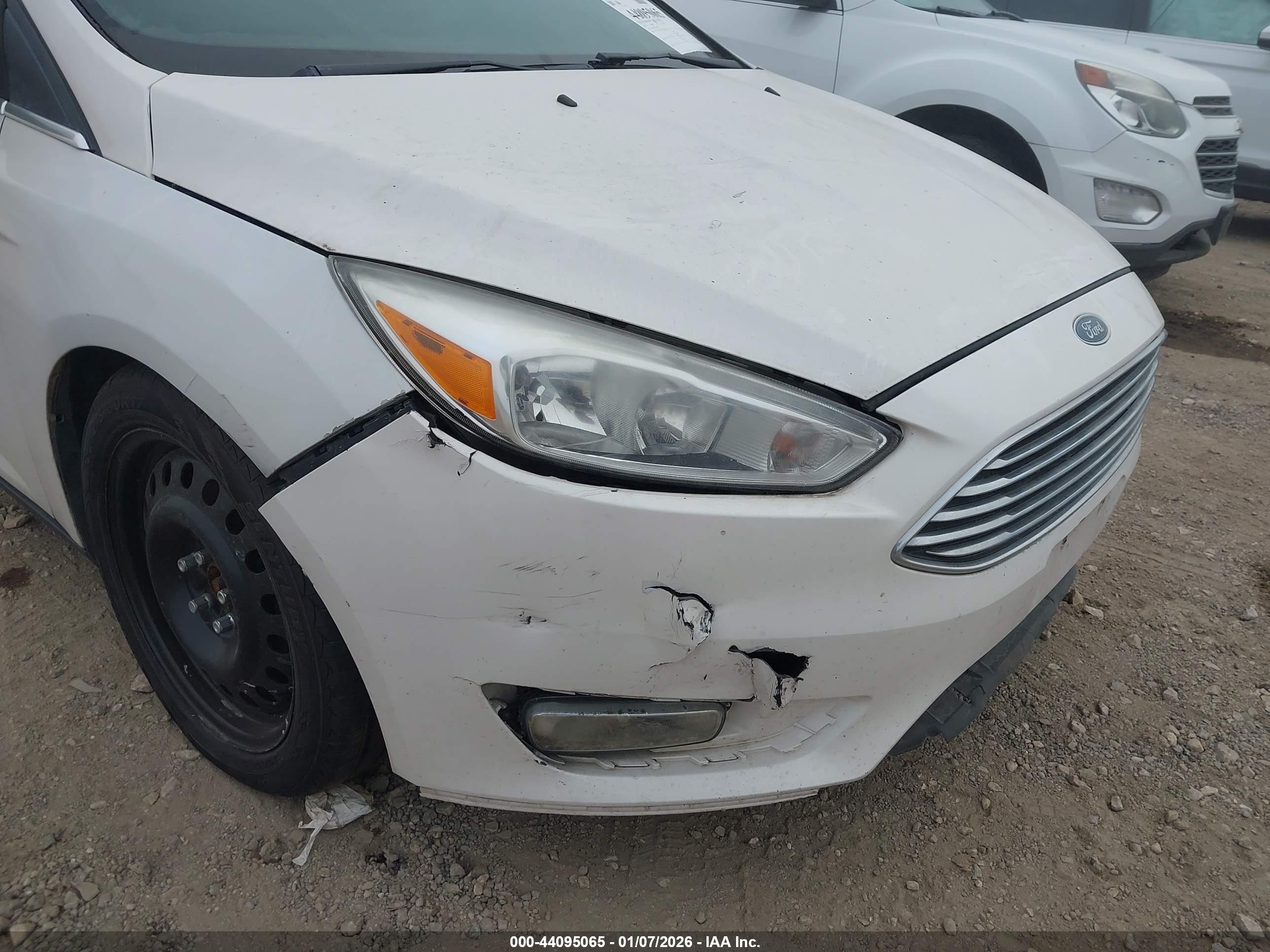 FORD FOCUS image 6