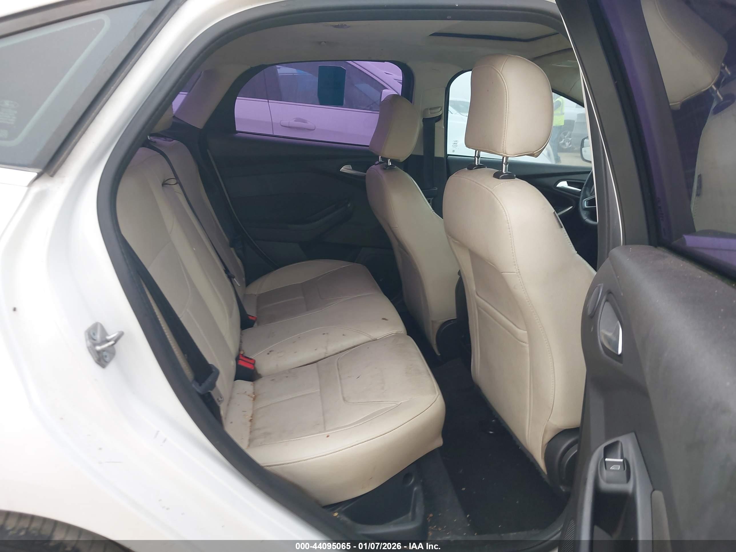 FORD FOCUS image 8