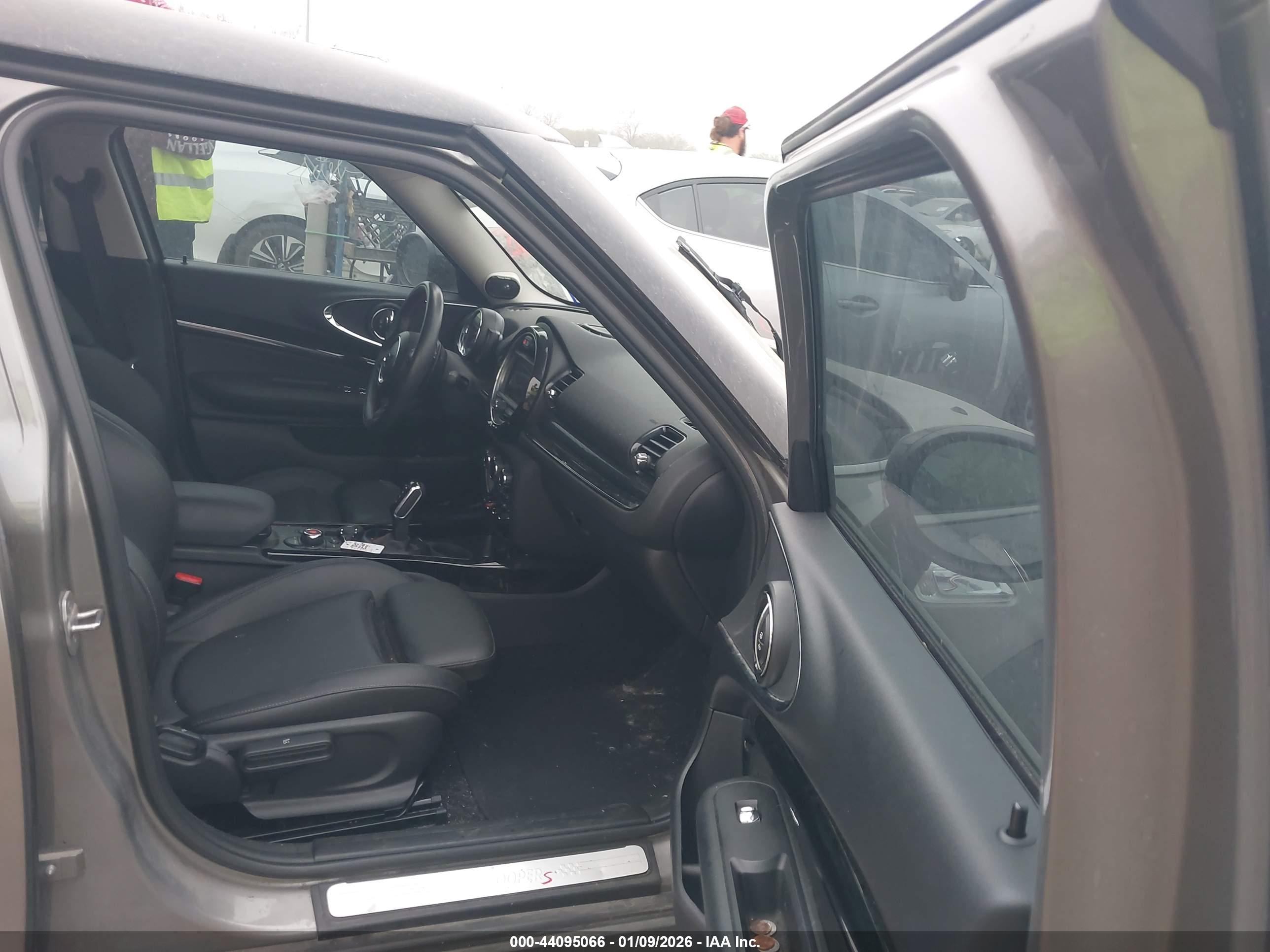 MINI CLUBMAN image 5