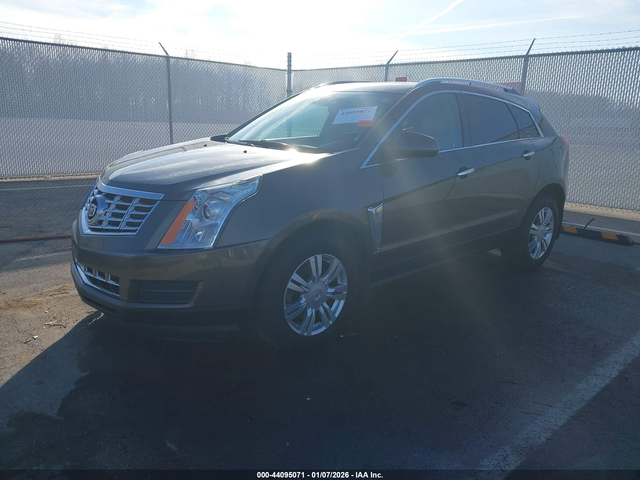 CADILLAC SRX image 2