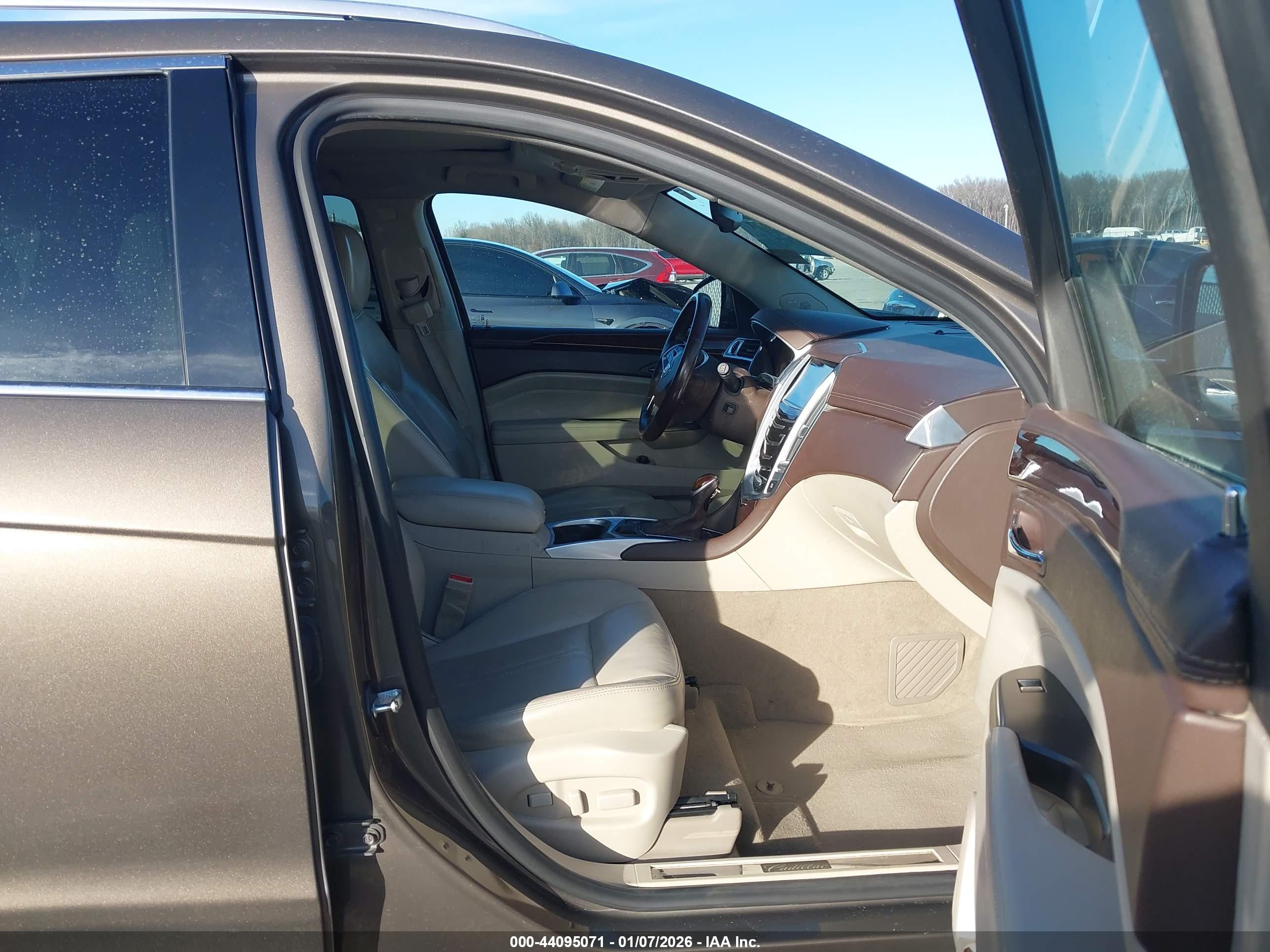 CADILLAC SRX image 5