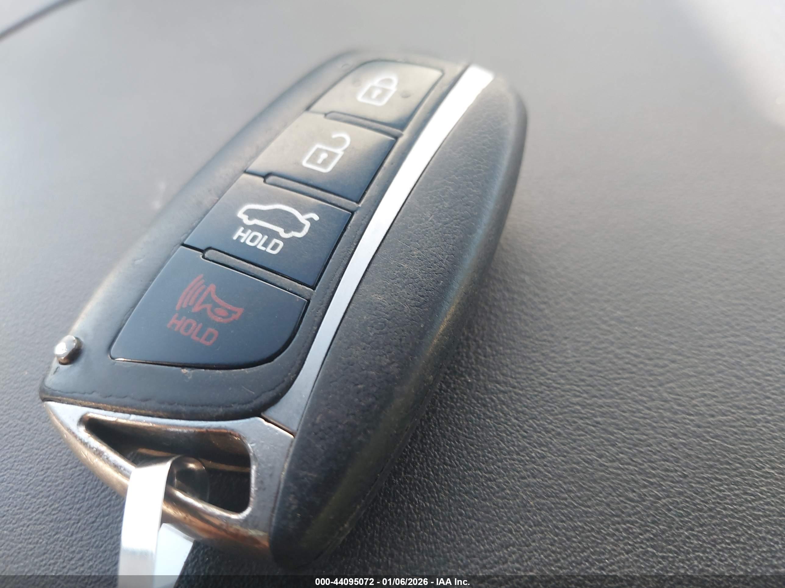 HYUNDAI GENESIS image 11