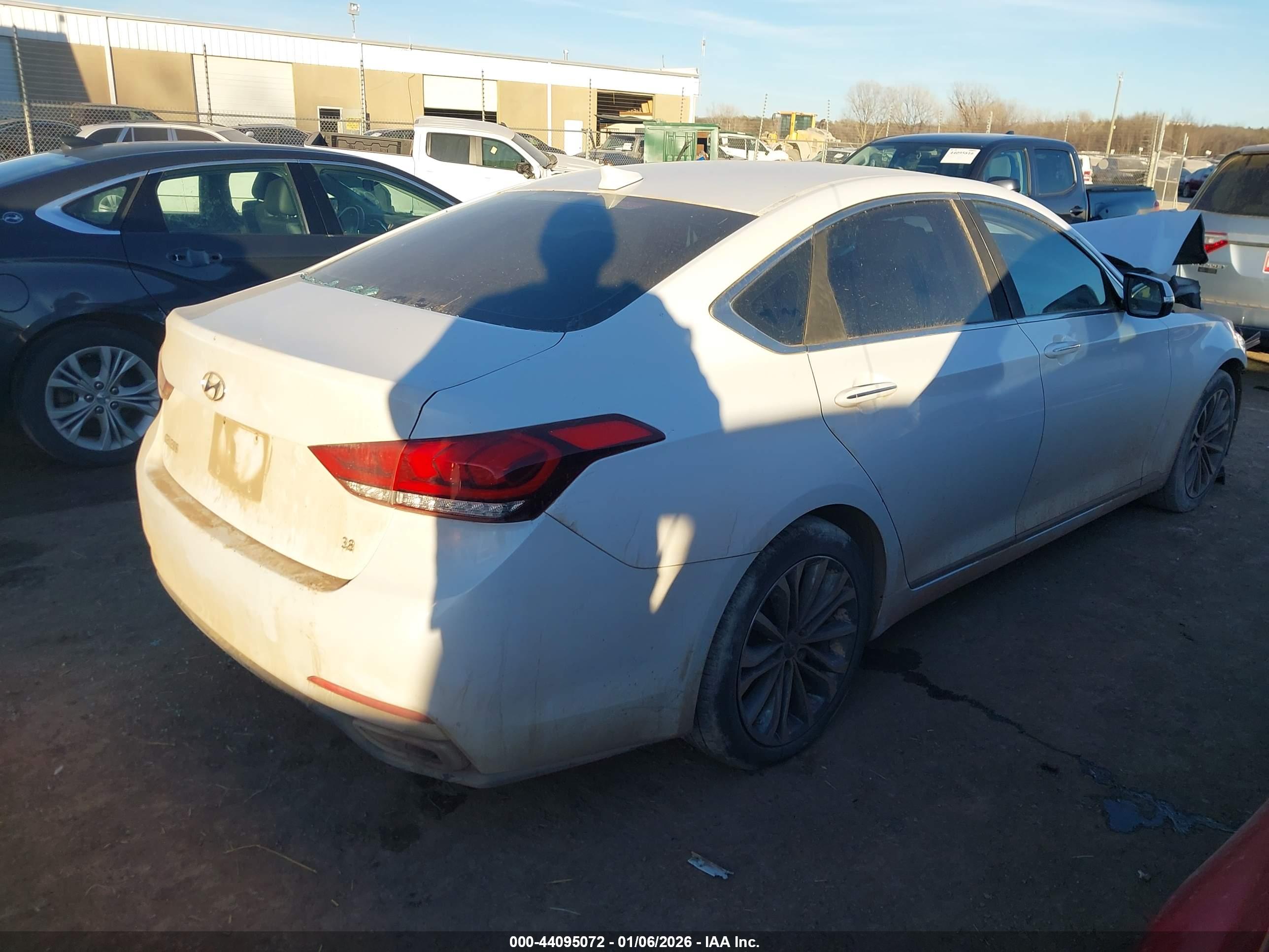 HYUNDAI GENESIS image 4