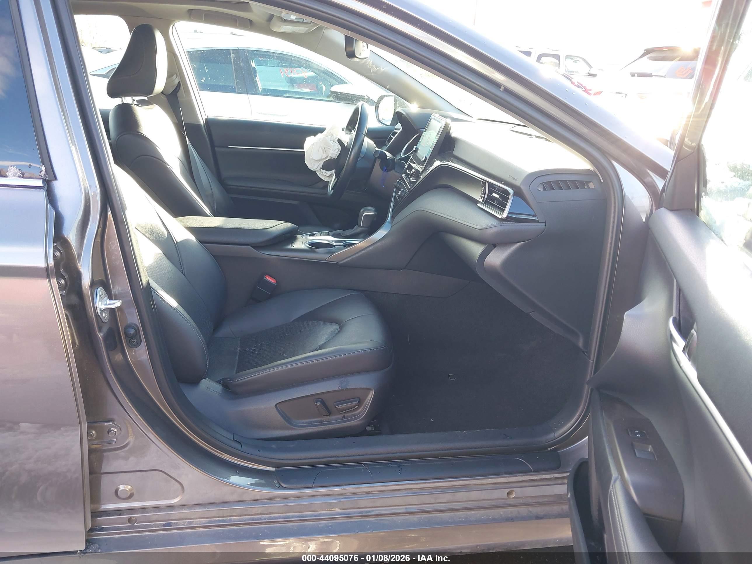 TOYOTA CAMRY image 5