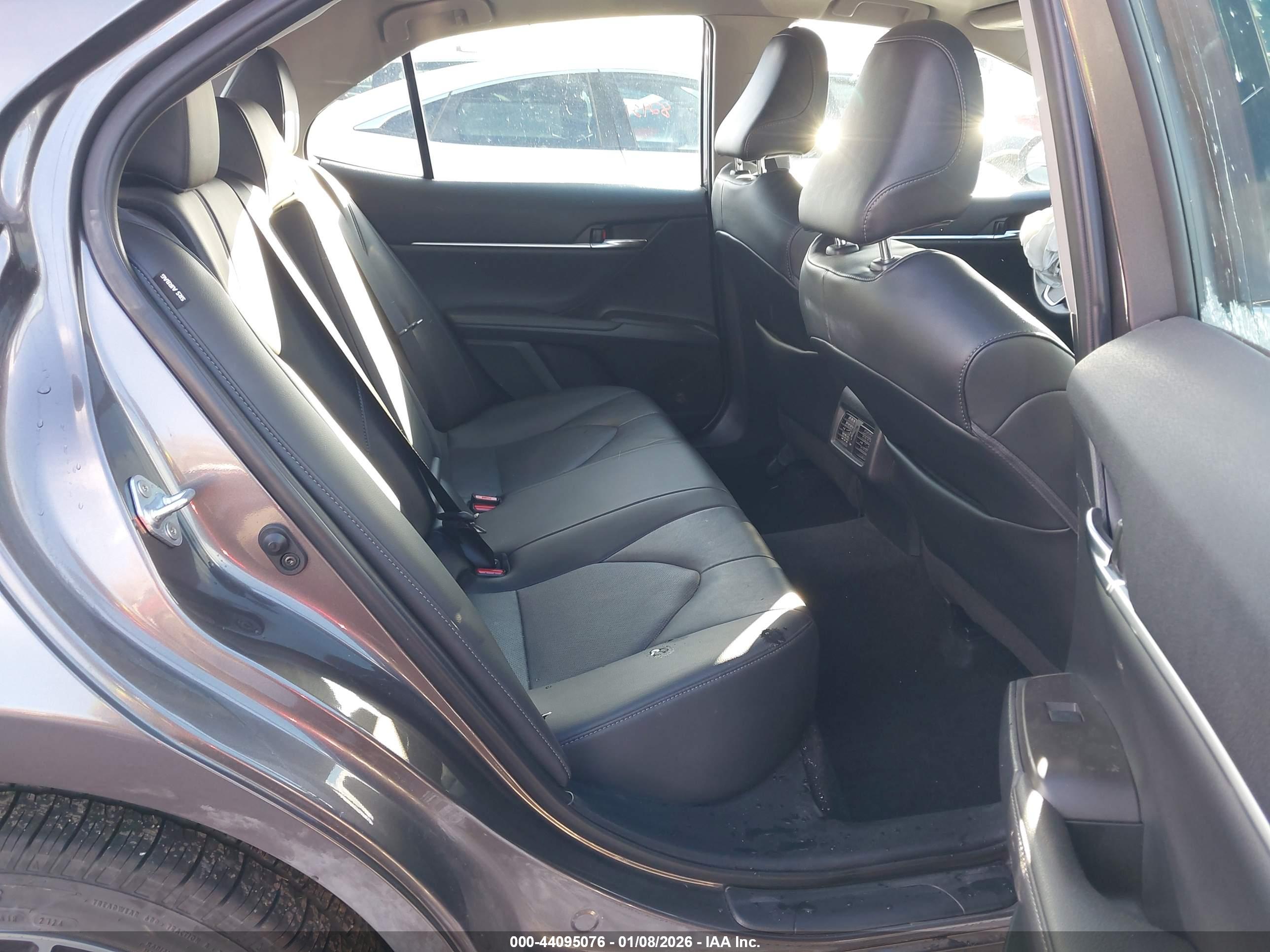 TOYOTA CAMRY image 8