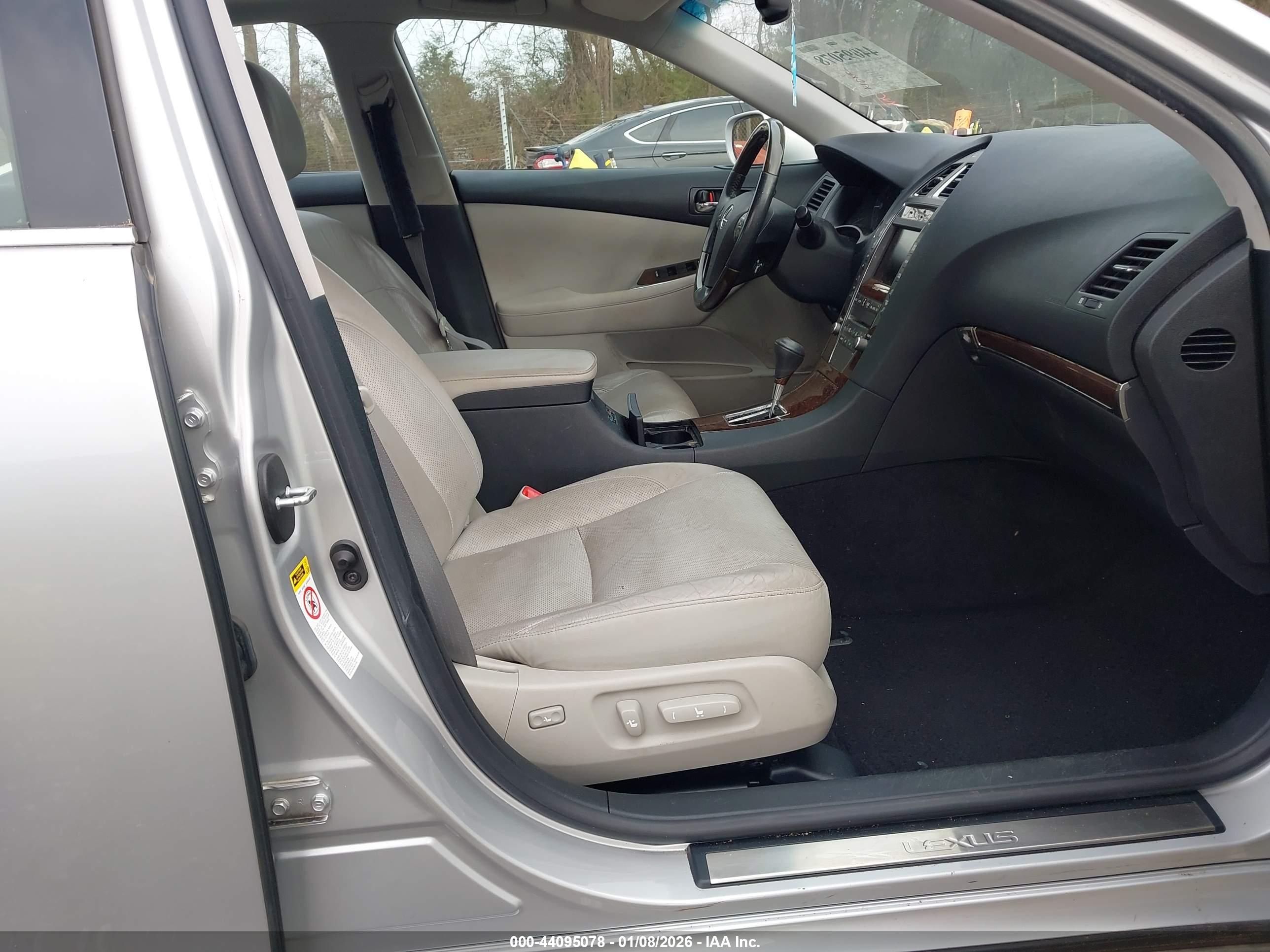 LEXUS ES image 5