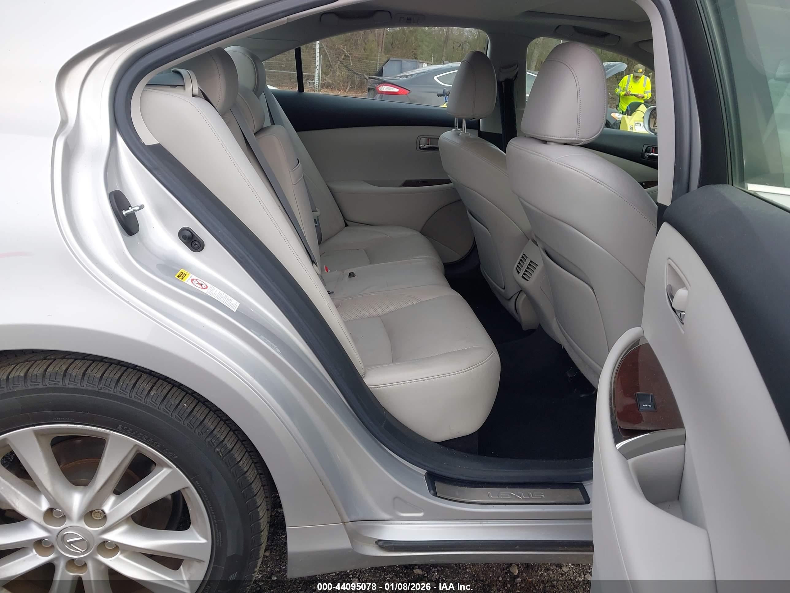 LEXUS ES image 8