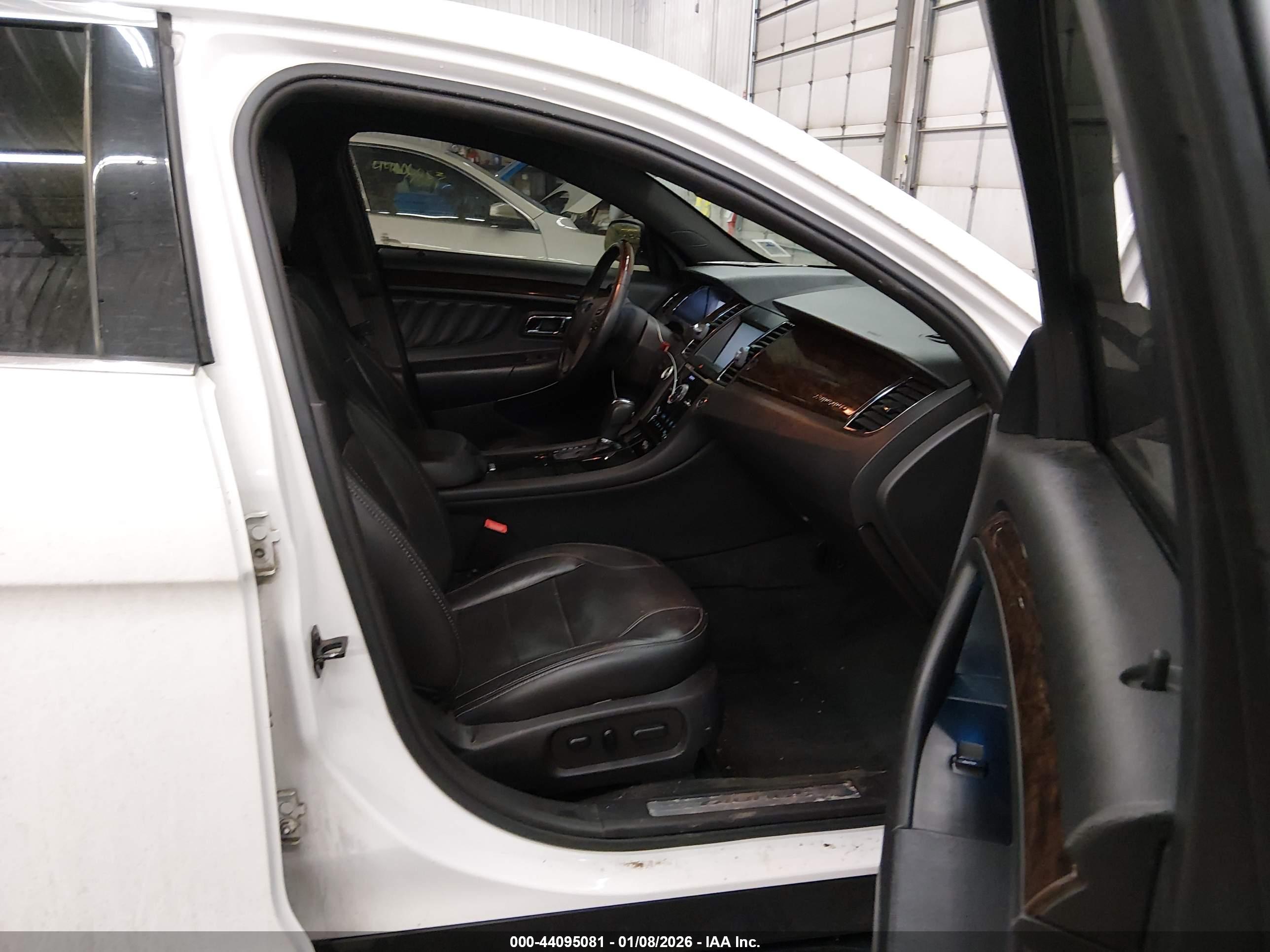 FORD TAURUS image 5