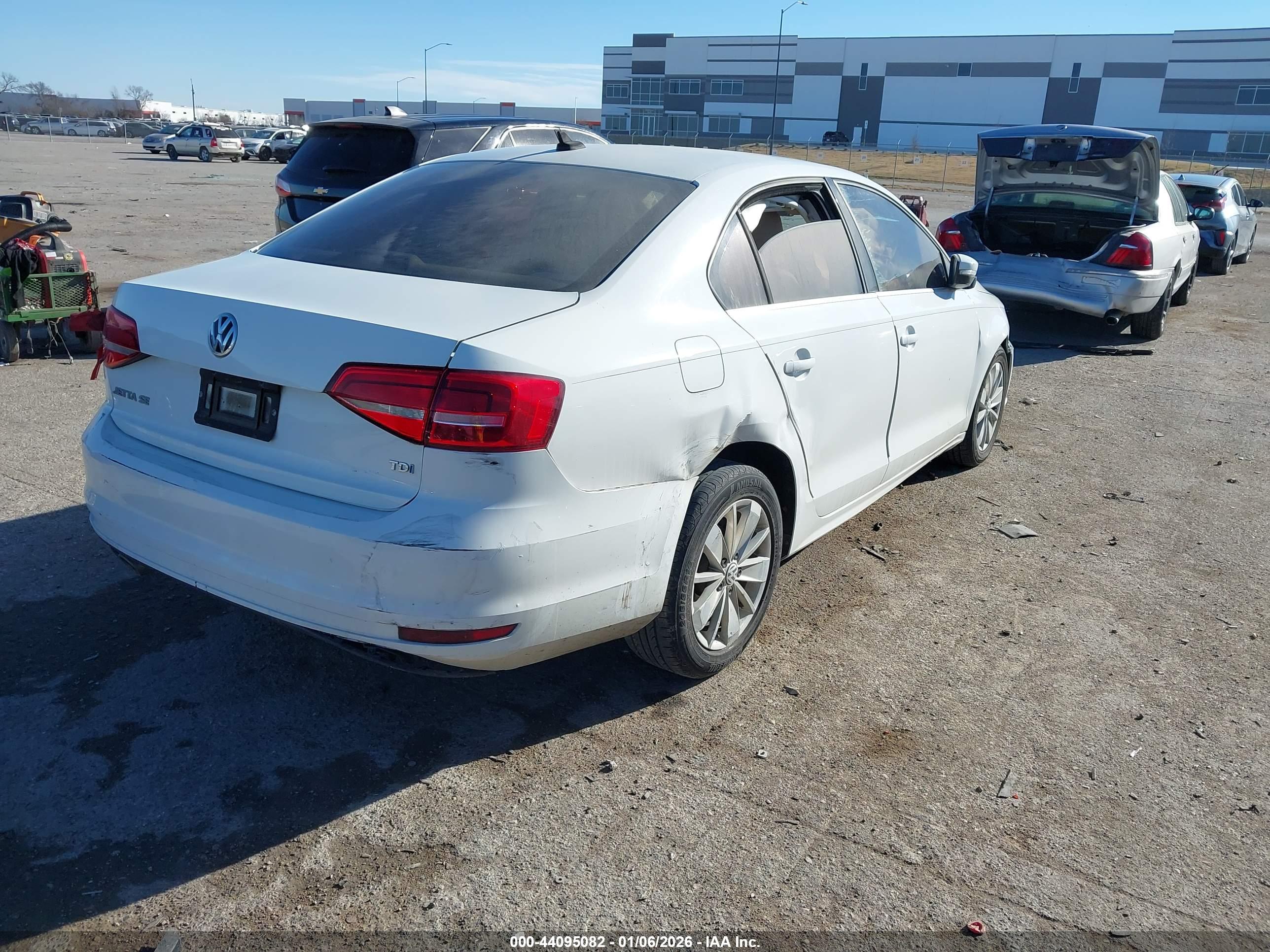 VOLKSWAGEN JETTA image 4