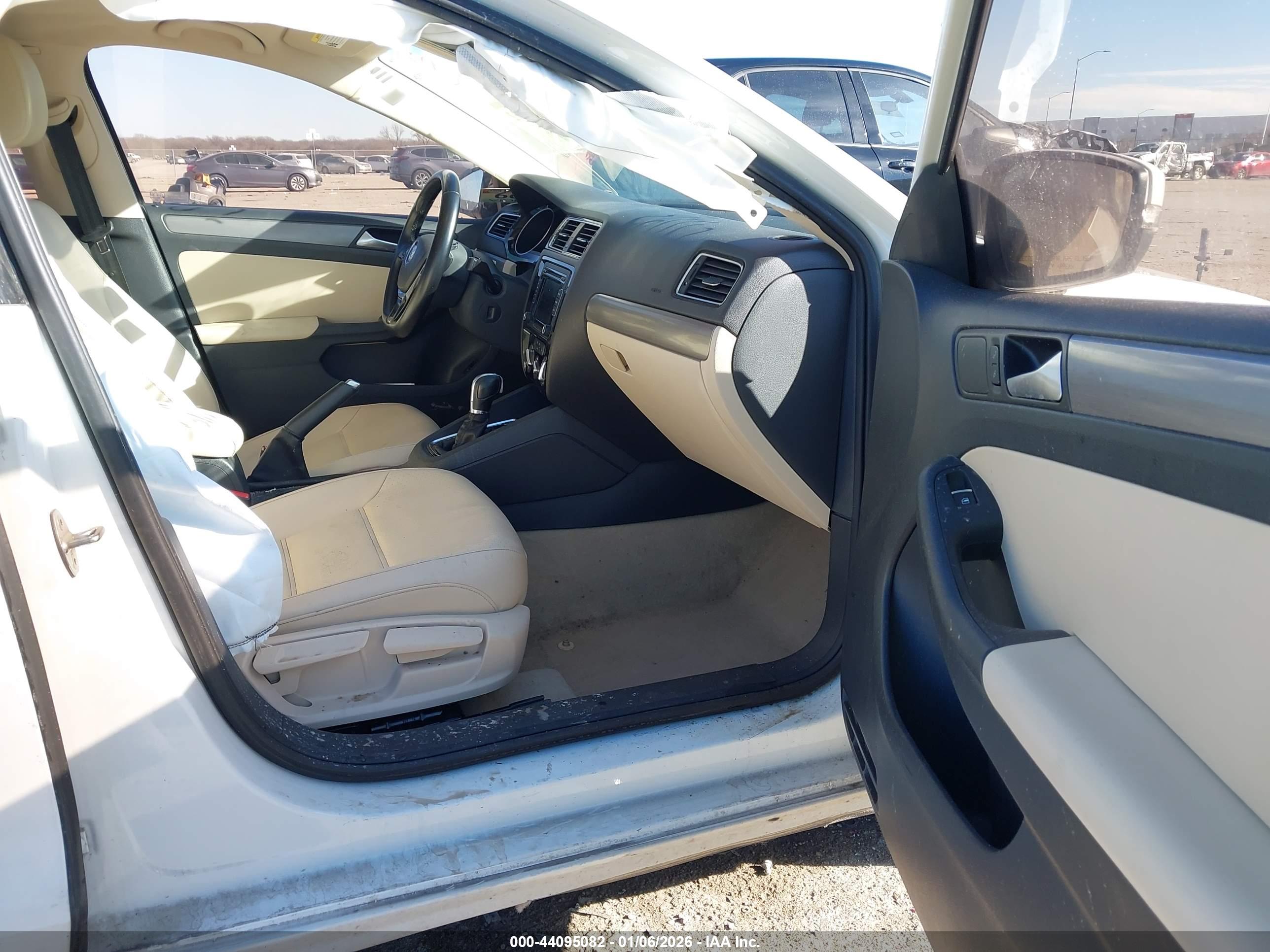 VOLKSWAGEN JETTA image 5