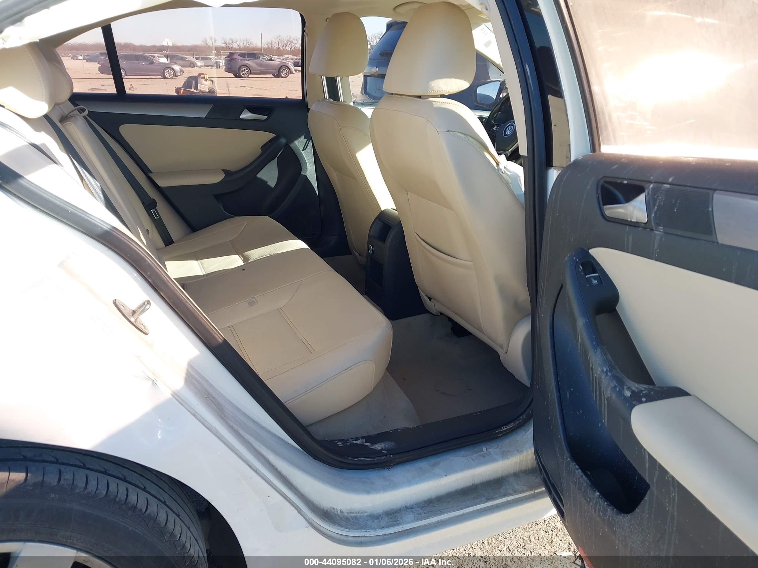 VOLKSWAGEN JETTA image 8