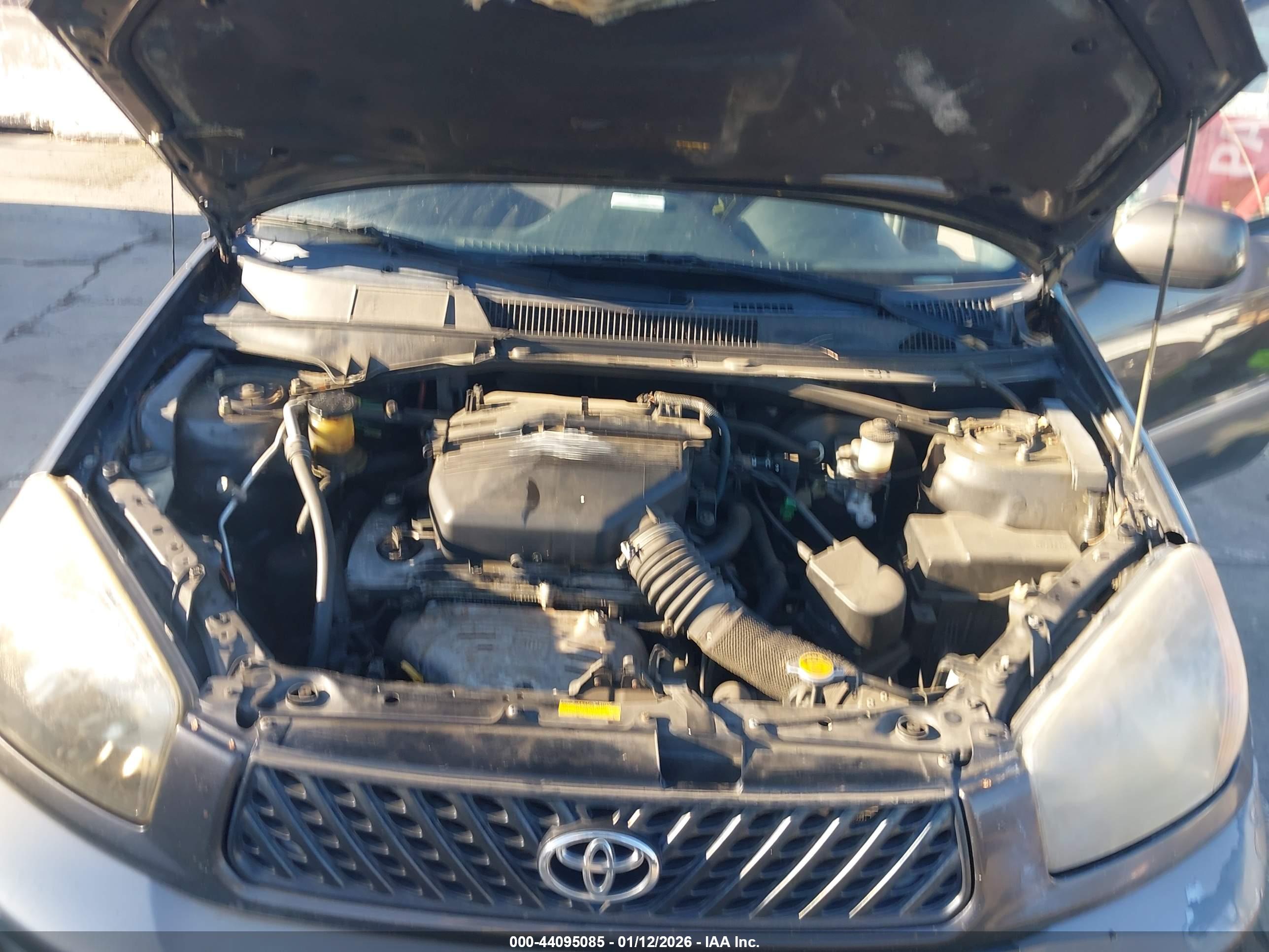 TOYOTA RAV4 image 10