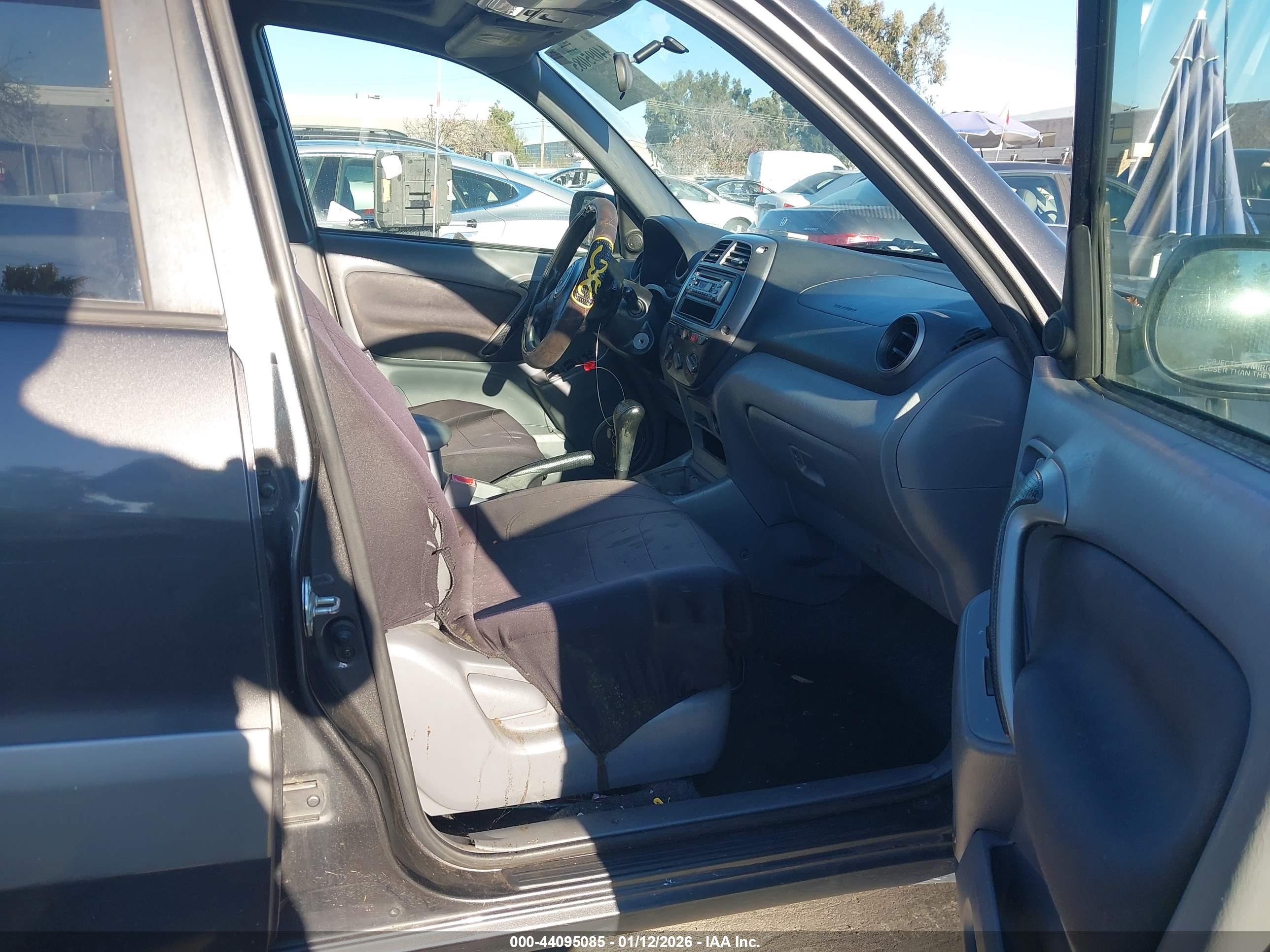 TOYOTA RAV4 image 5