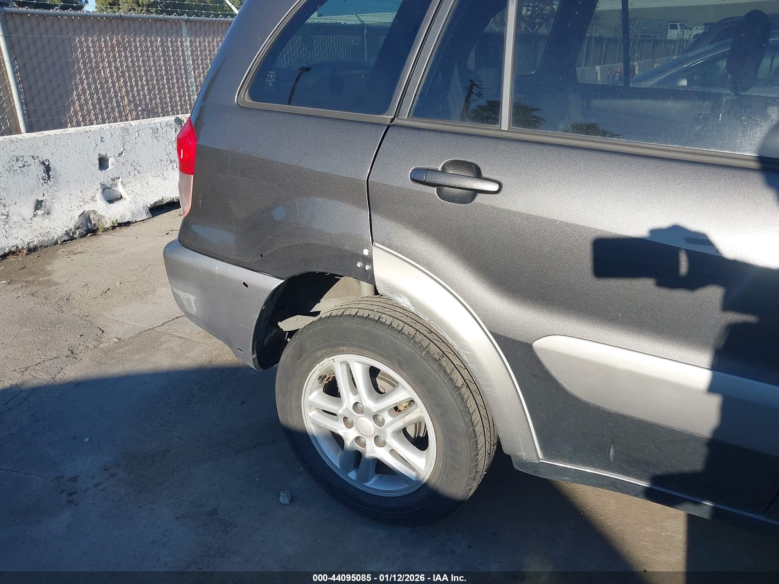 TOYOTA RAV4 image 6