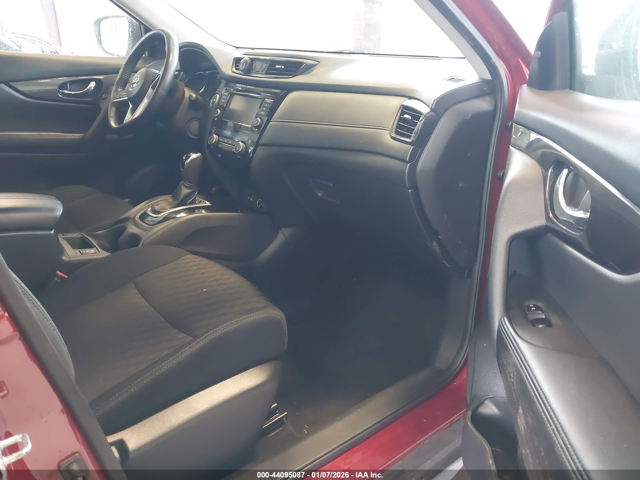 NISSAN ROGUE image 5