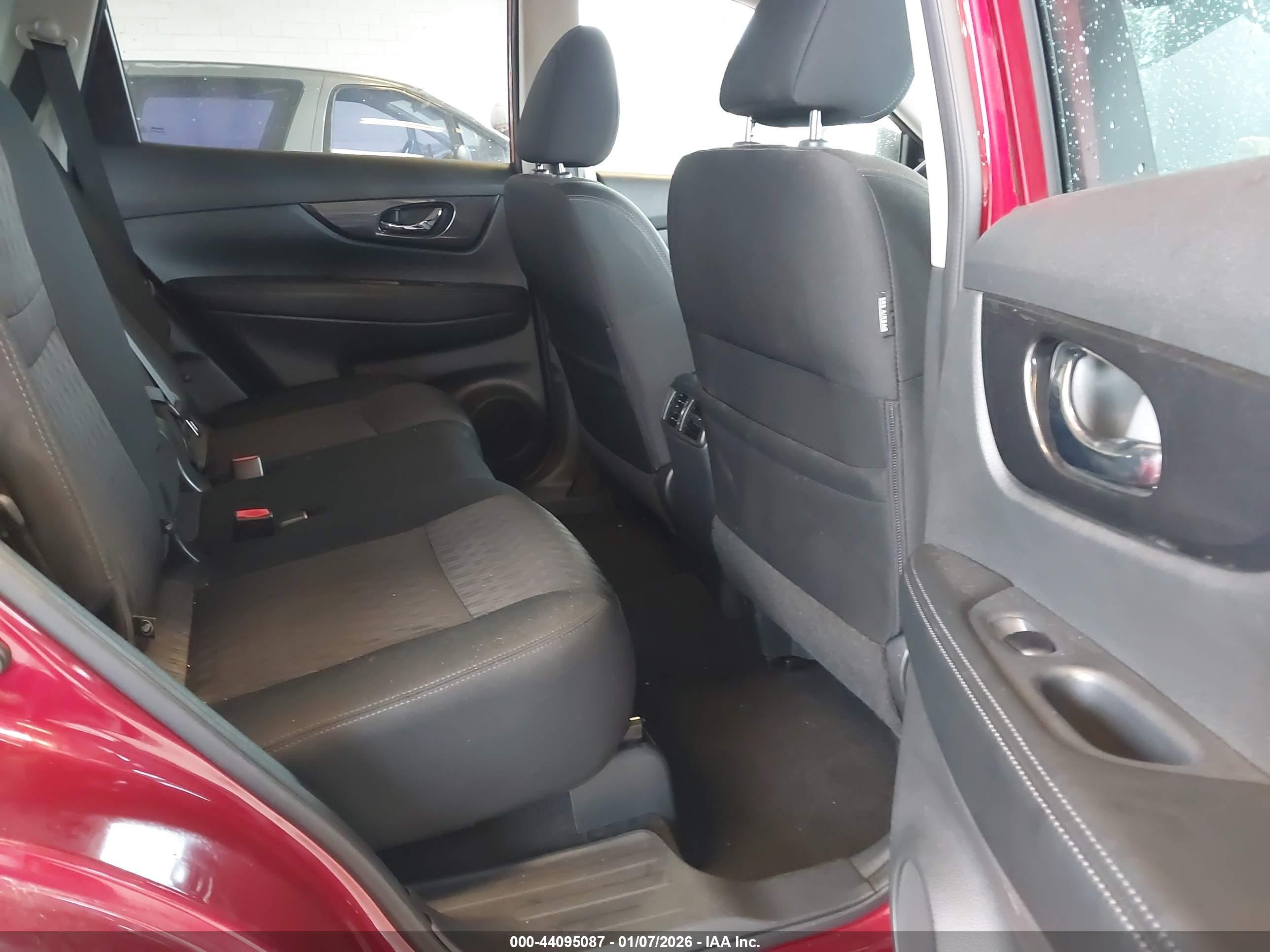 NISSAN ROGUE image 8