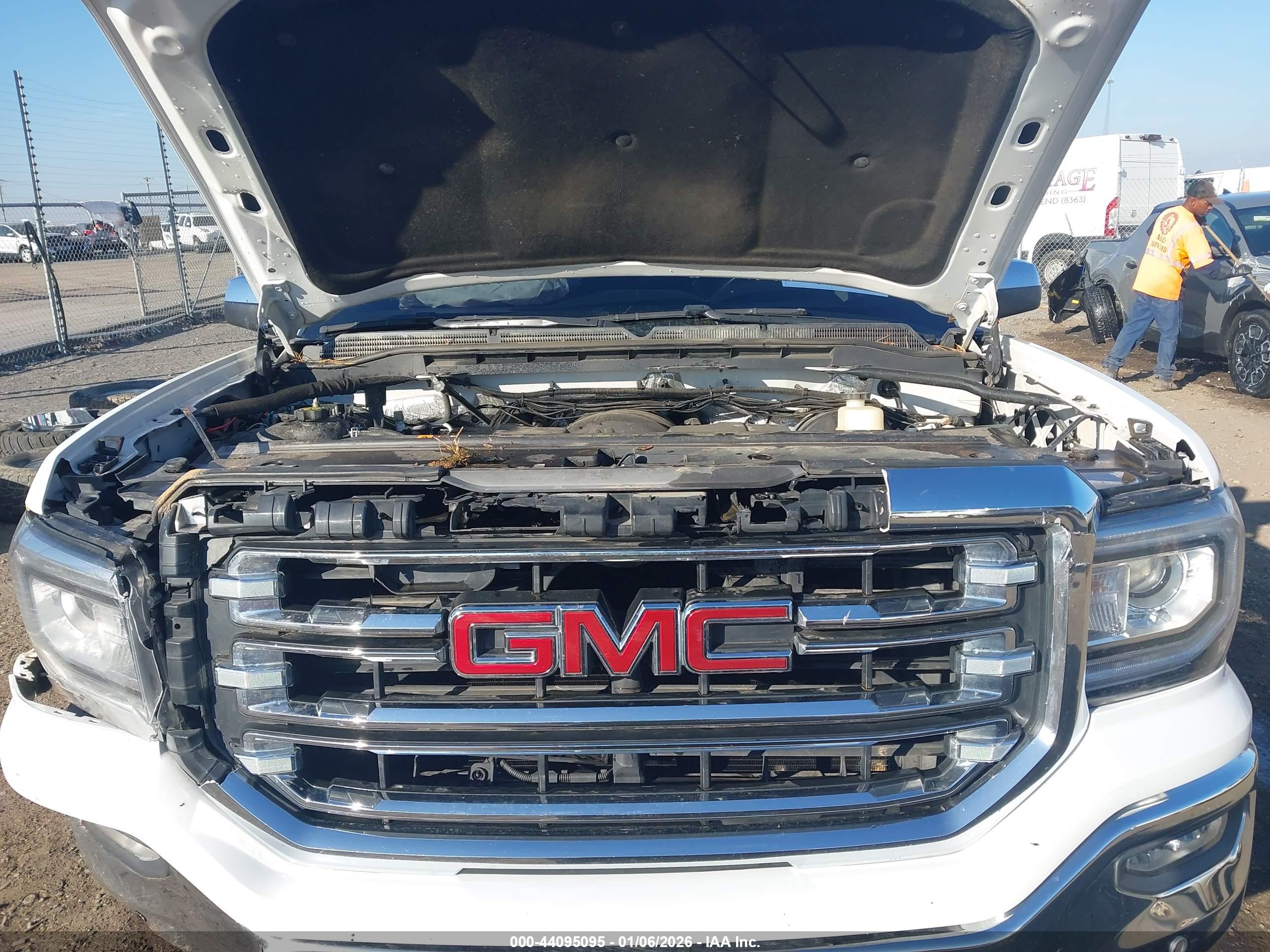 GMC SIERRA image 10