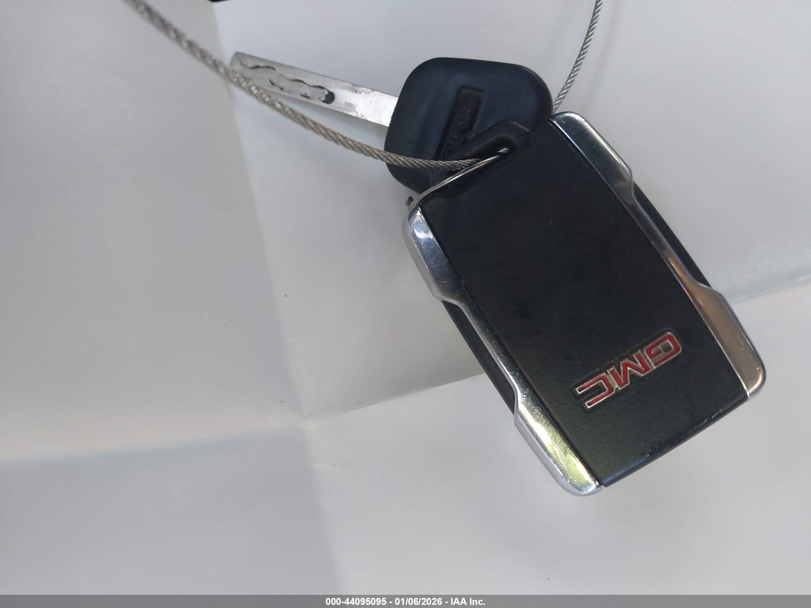 GMC SIERRA image 11