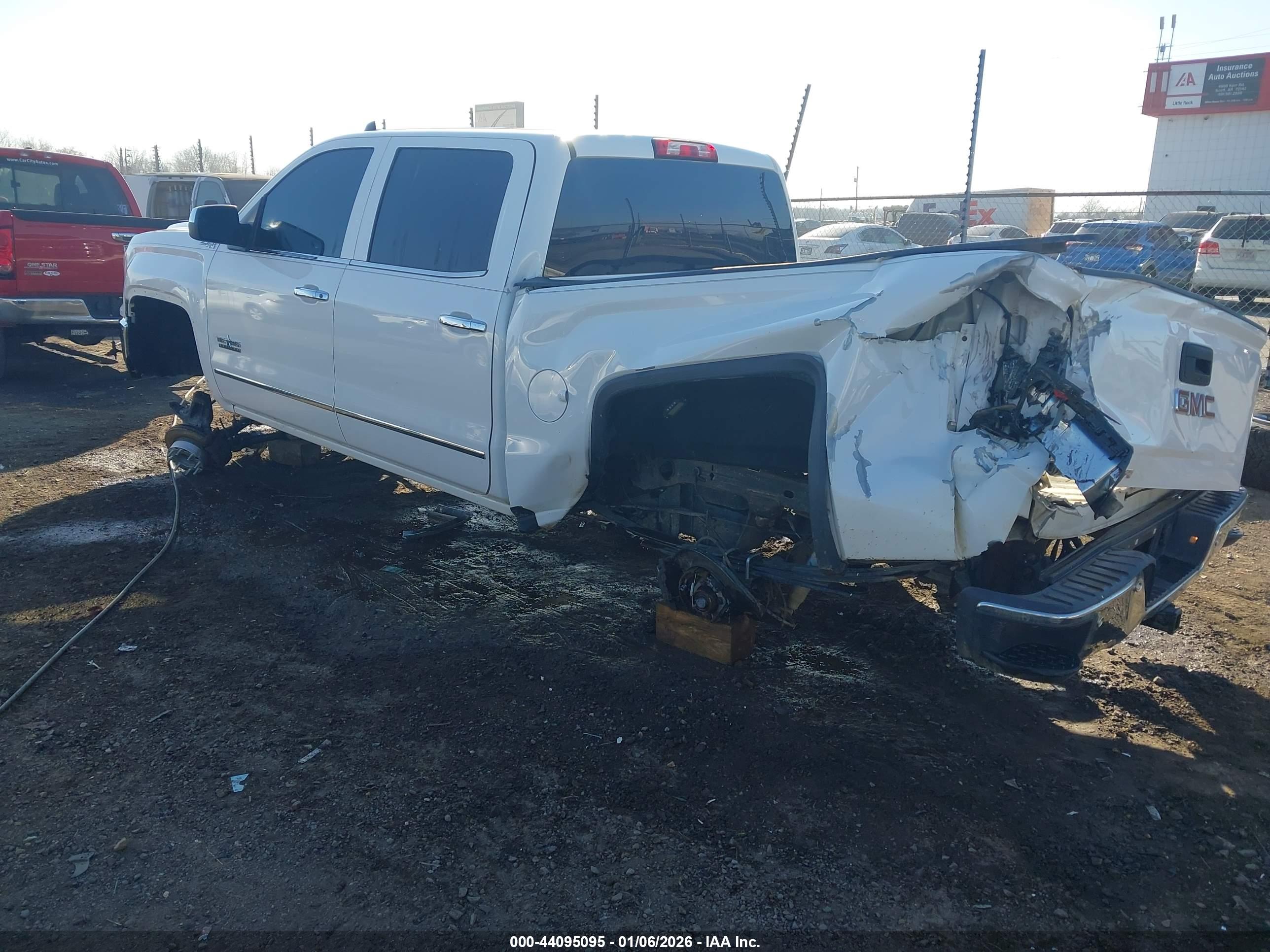 GMC SIERRA image 3