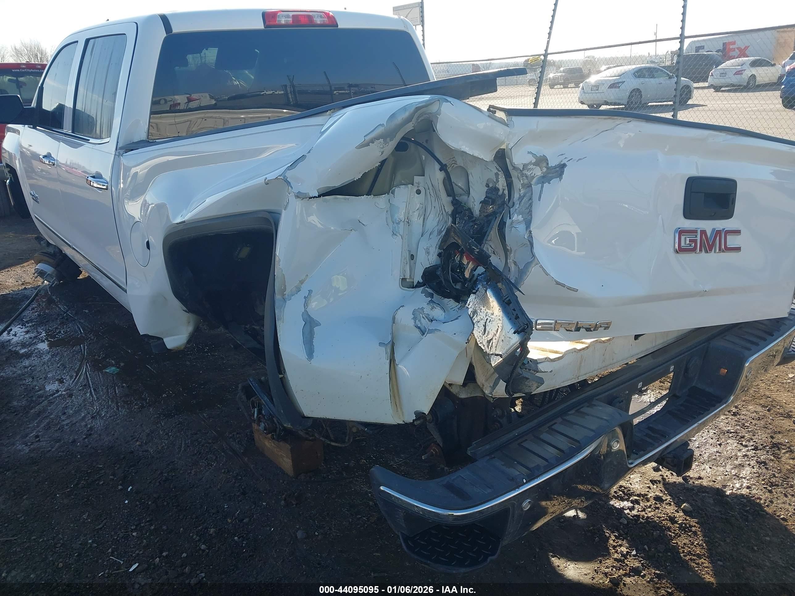 GMC SIERRA image 6