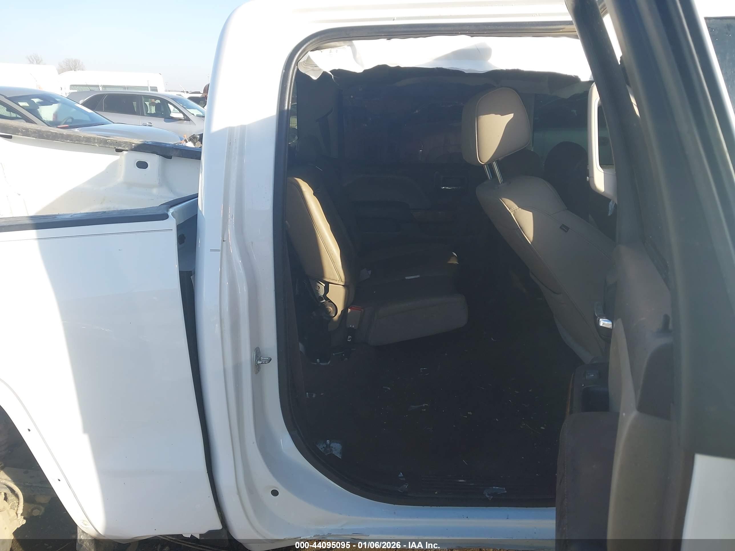 GMC SIERRA image 8