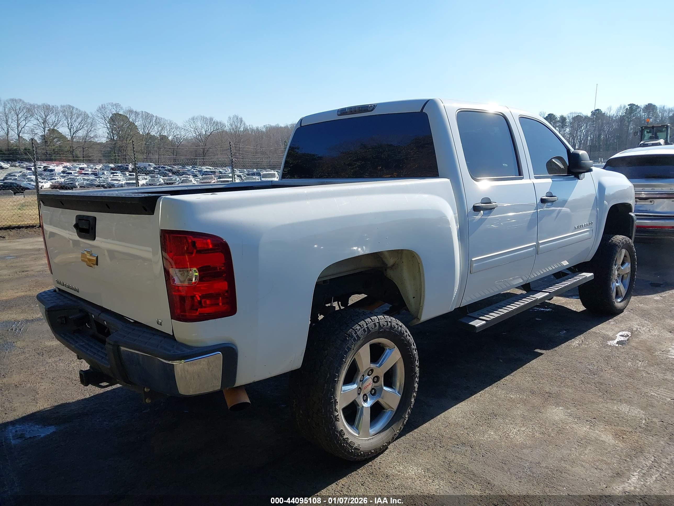CHEVROLET SILVERADO image 4