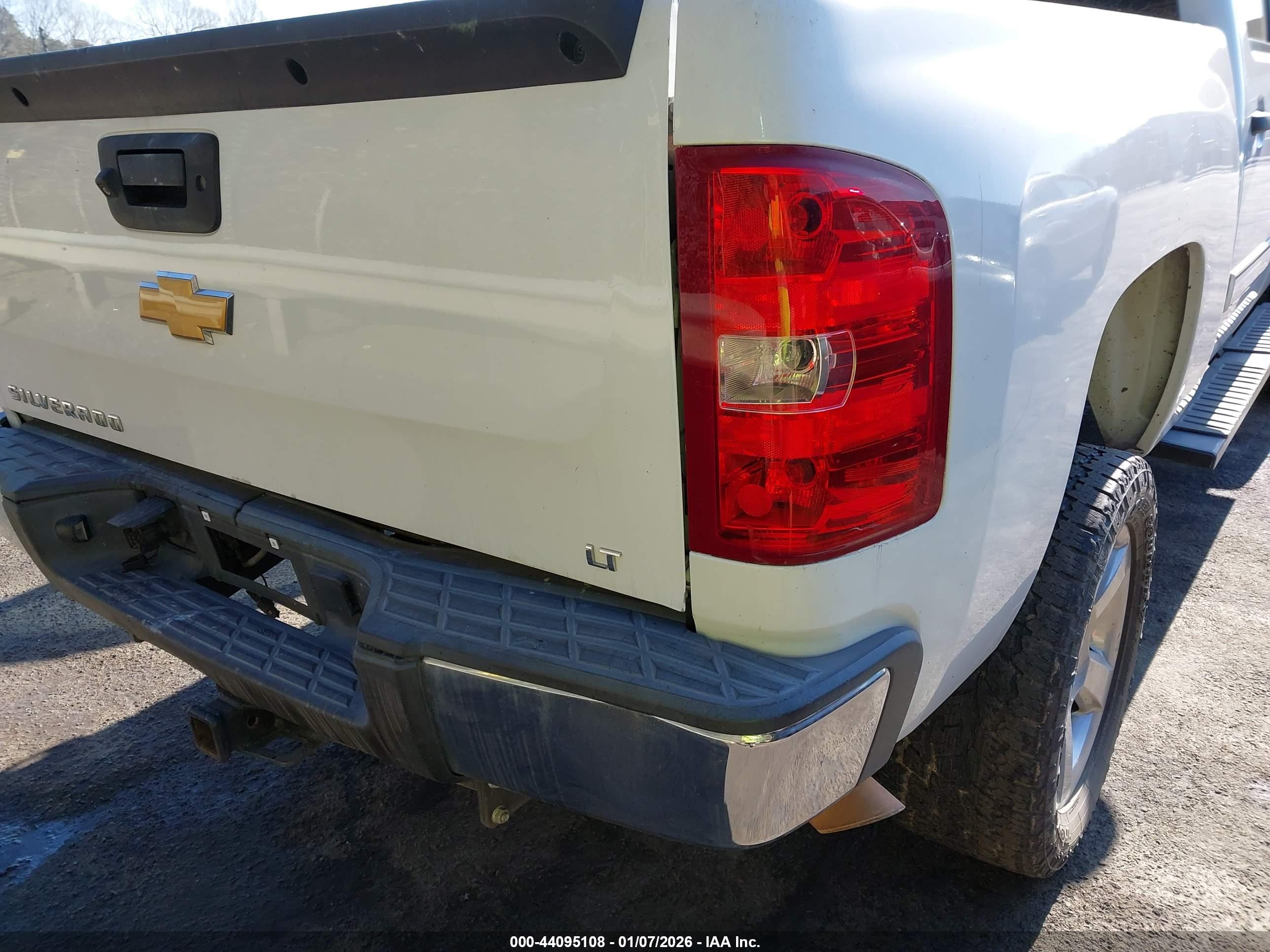 CHEVROLET SILVERADO image 6