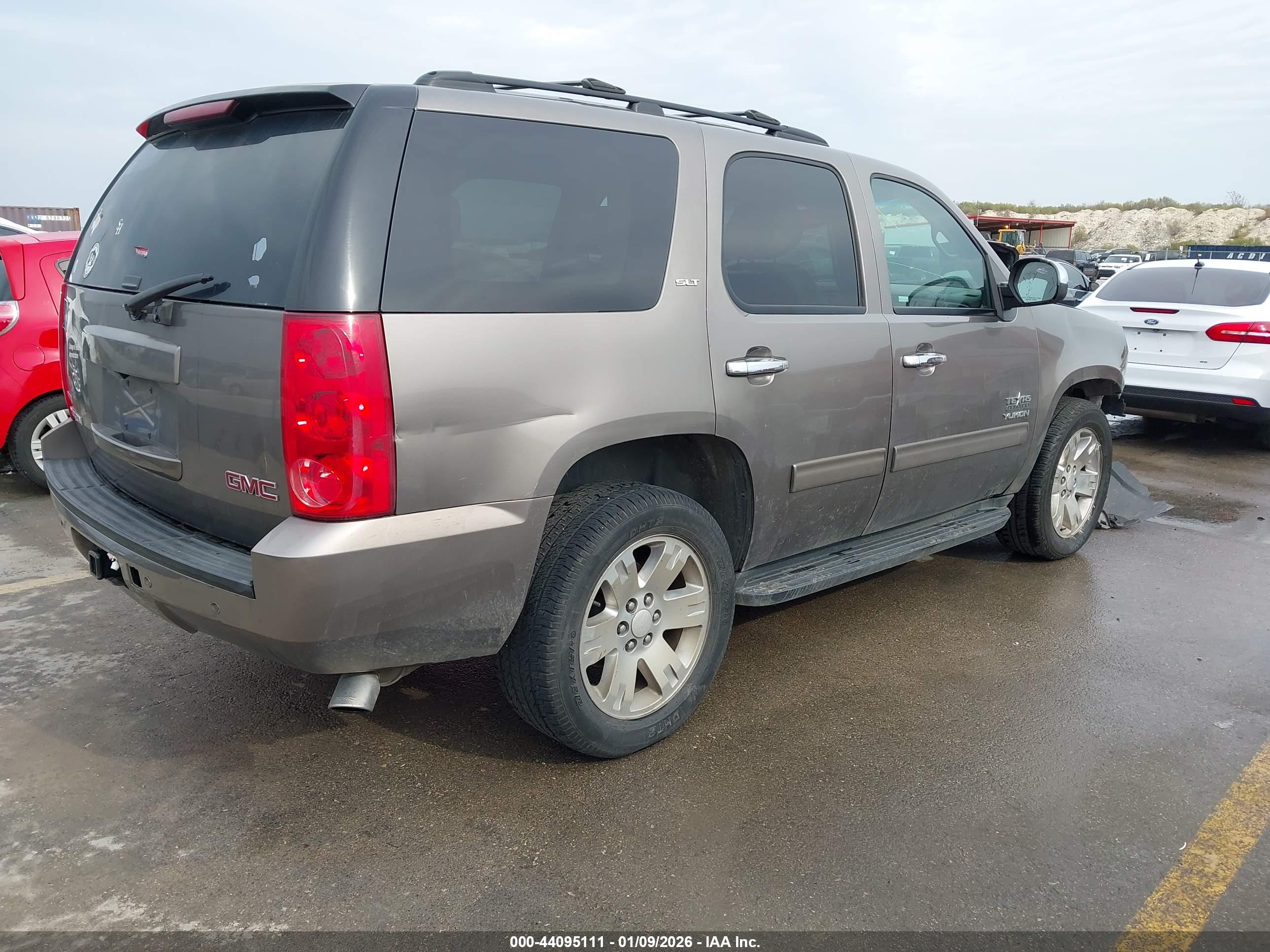 GMC YUKON image 4