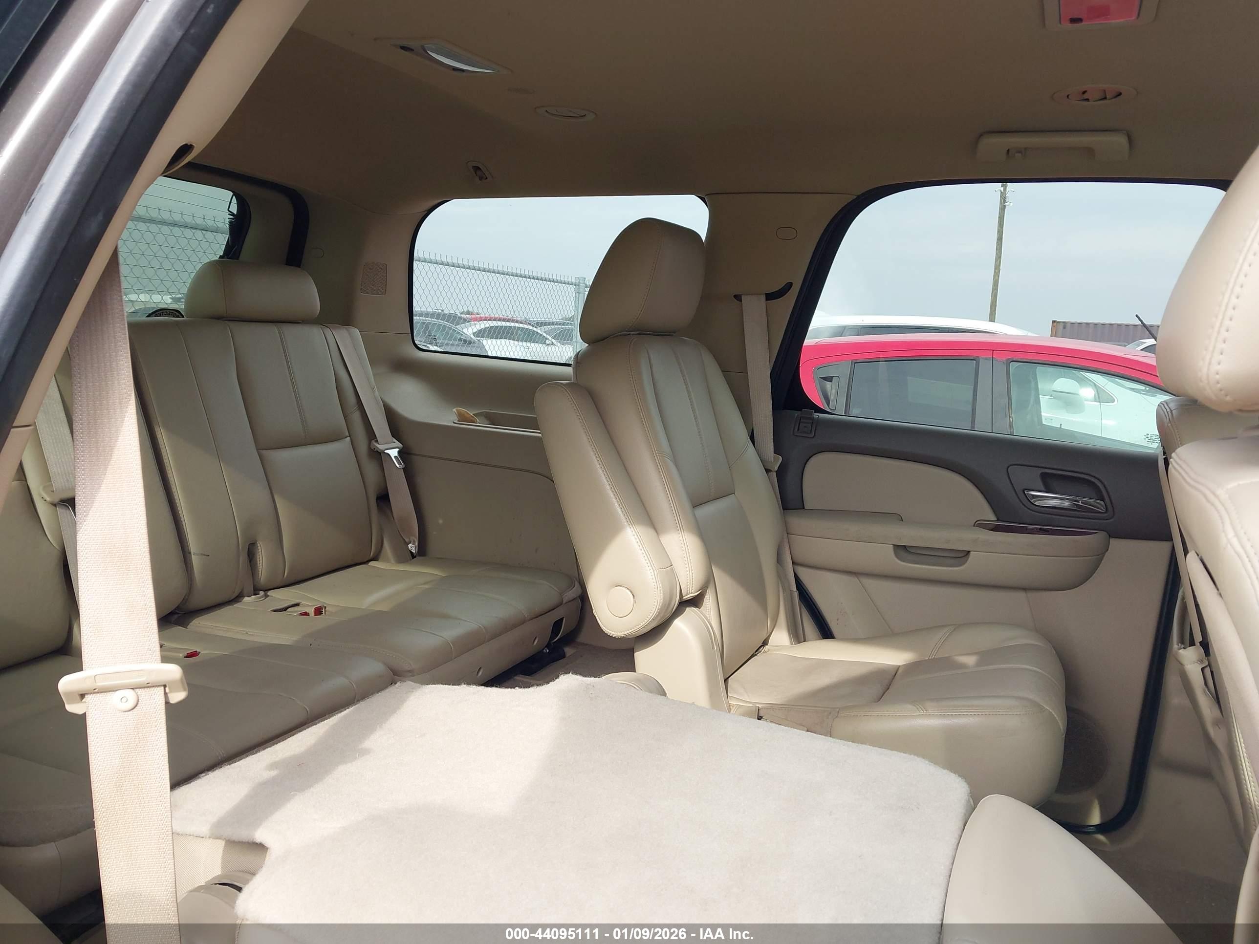 GMC YUKON image 8