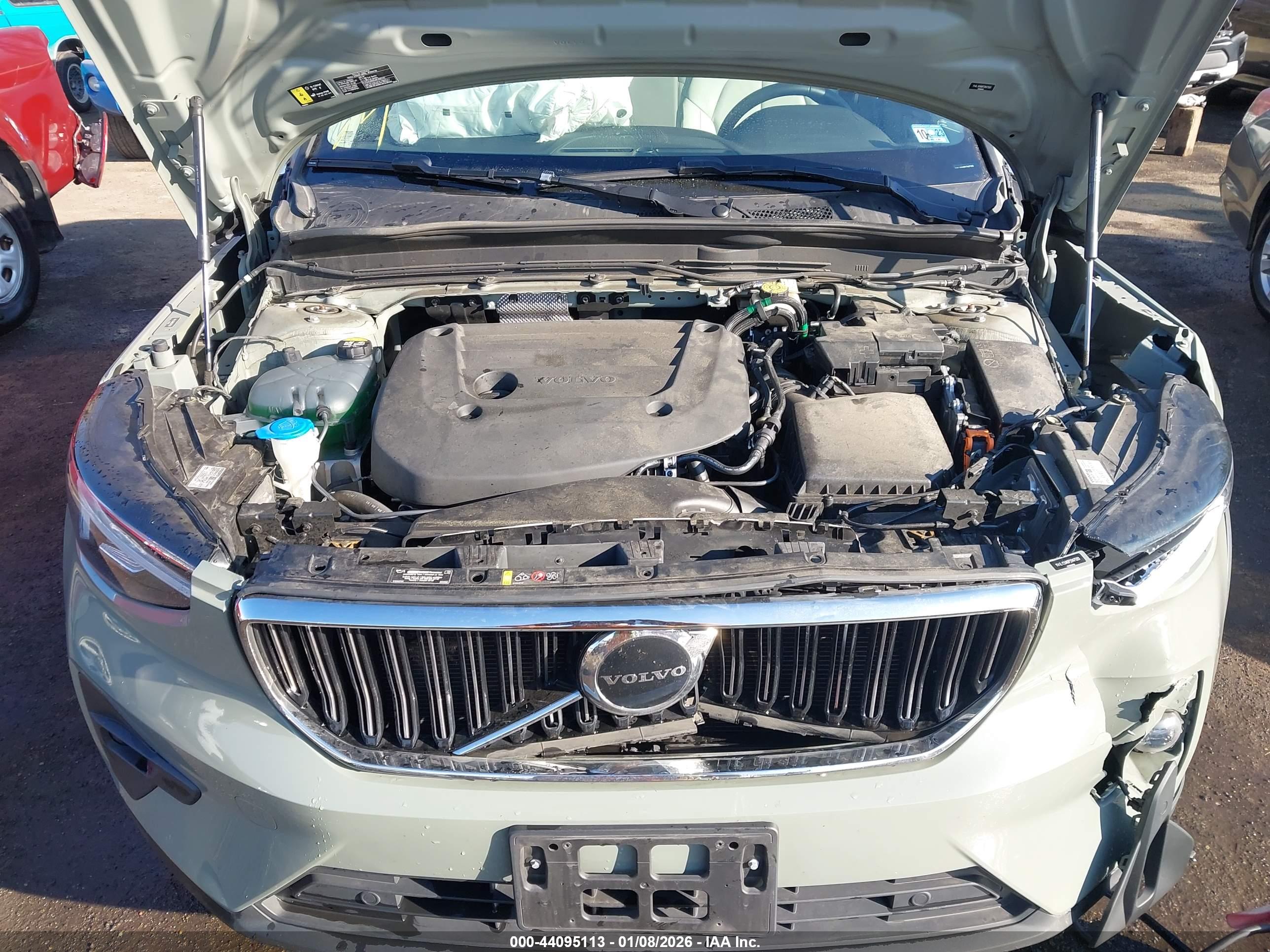 VOLVO XC40 image 10