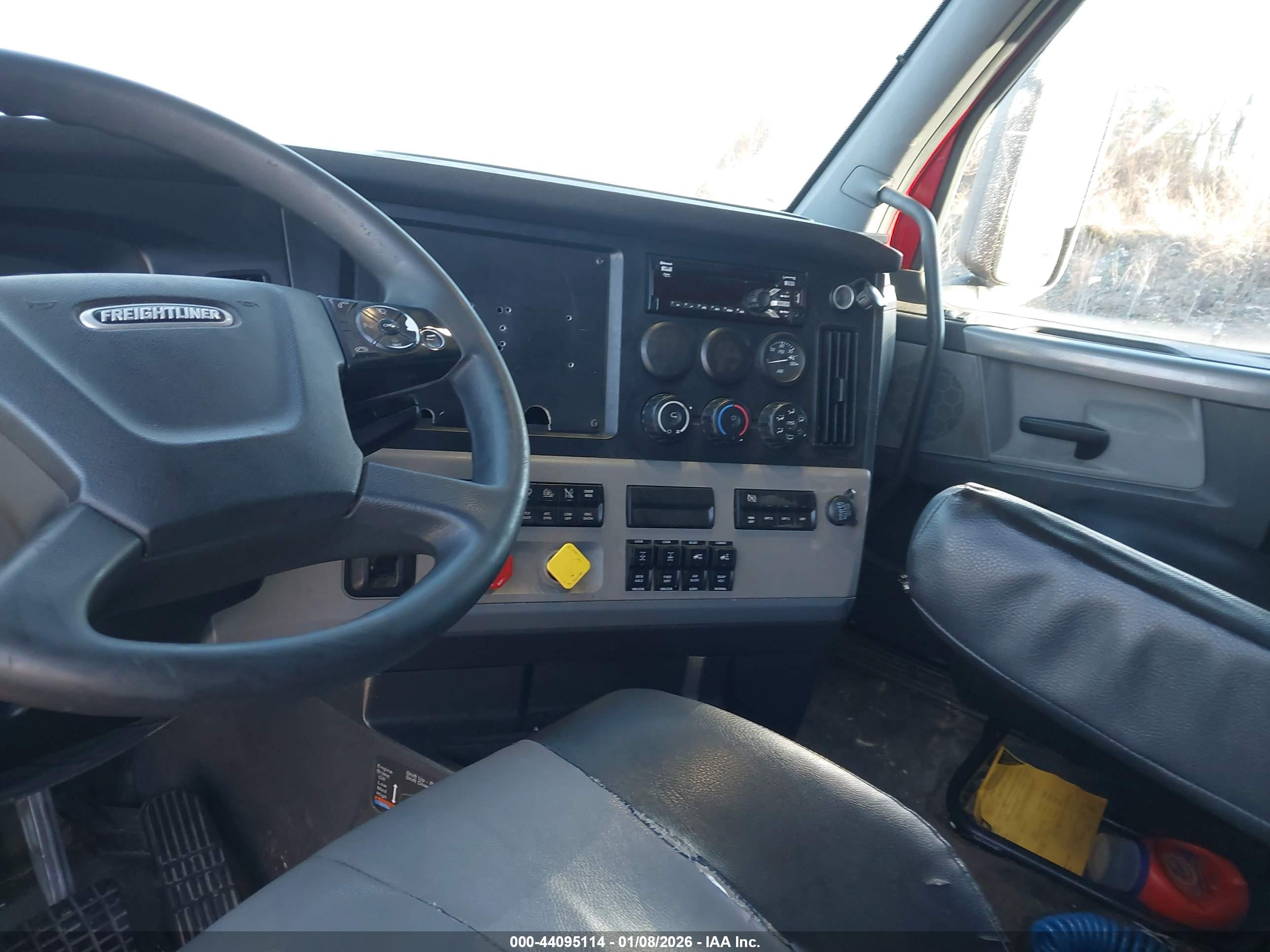 FREIGHTLINER NEW image 7