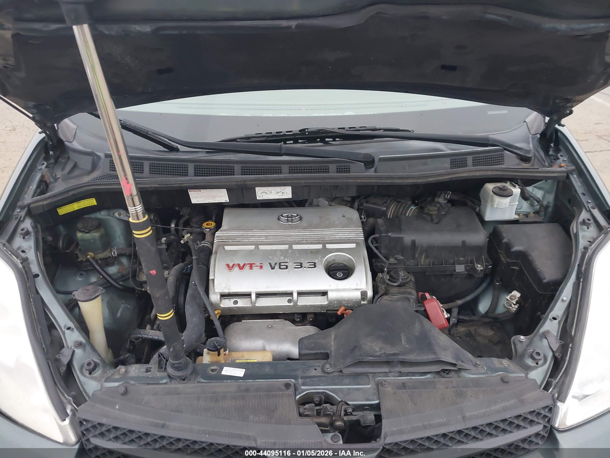 TOYOTA SIENNA image 10