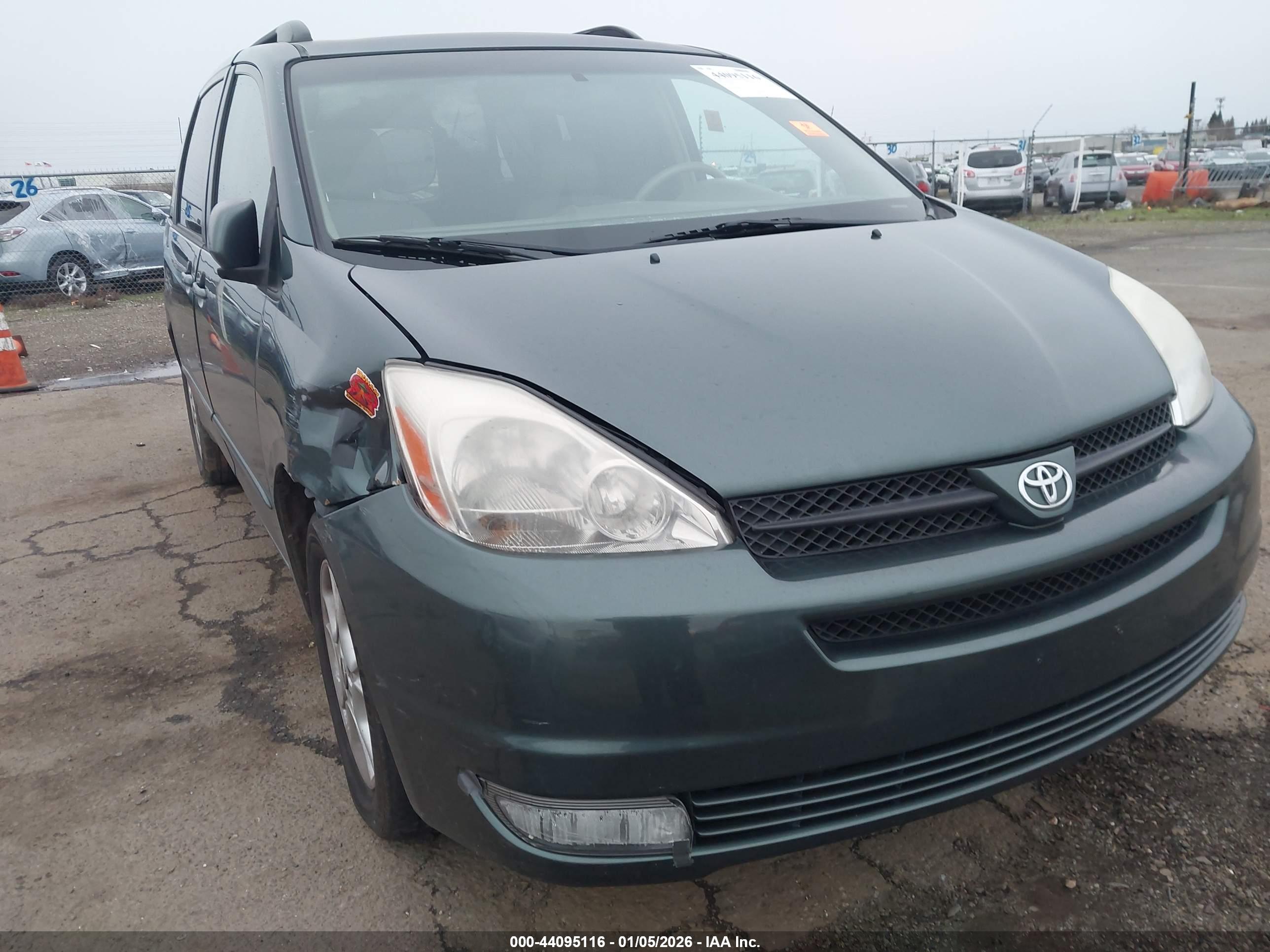 TOYOTA SIENNA image 6