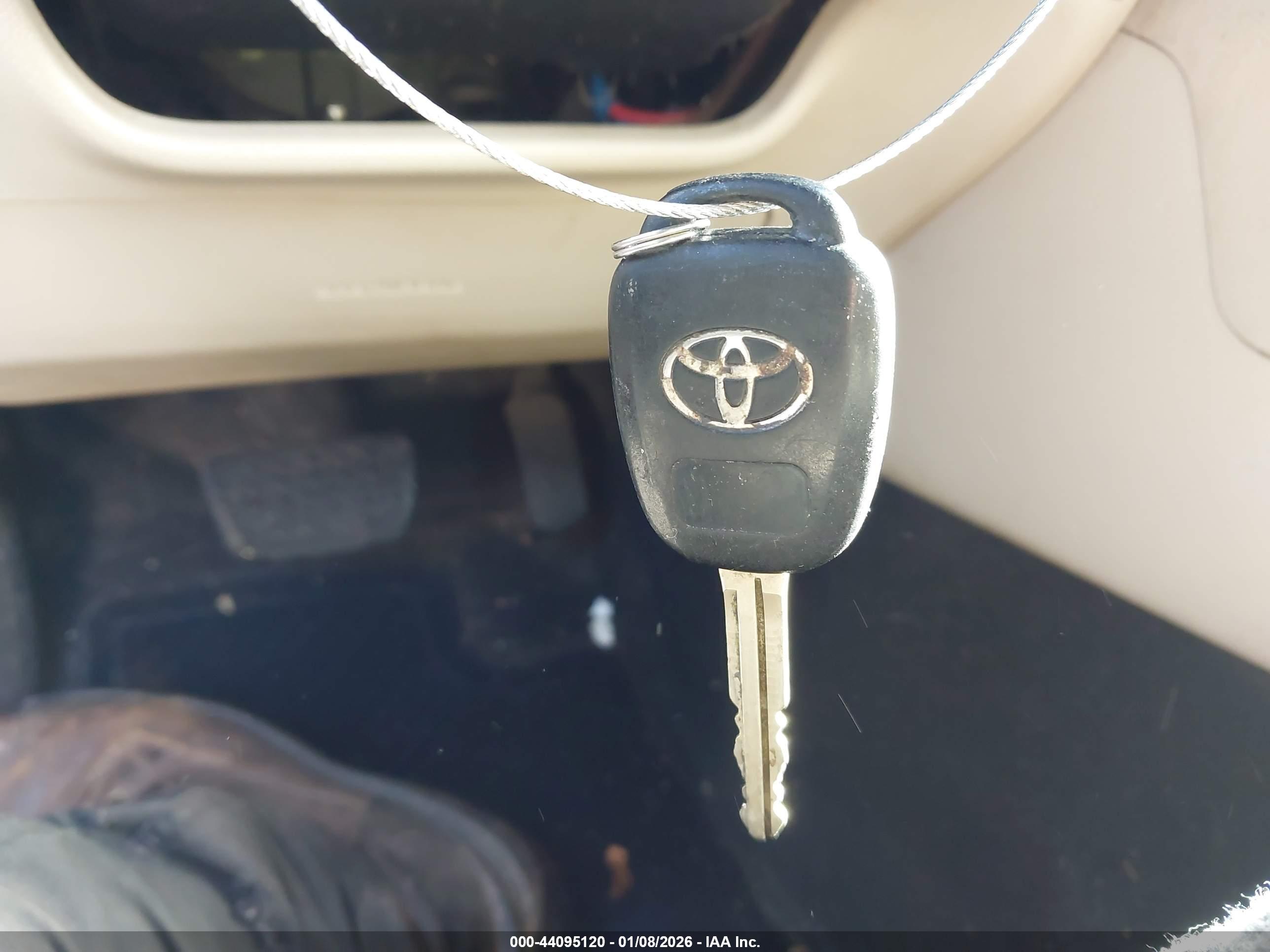 TOYOTA CAMRY image 11