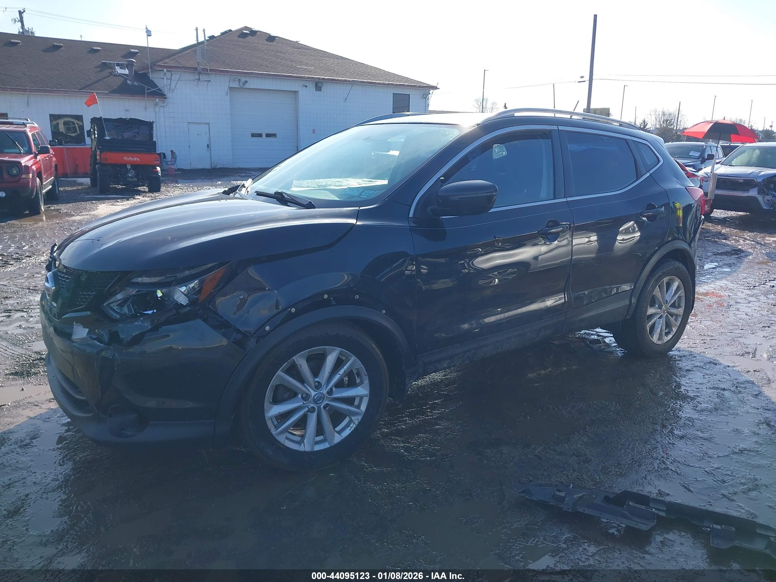 NISSAN ROGUE image 2