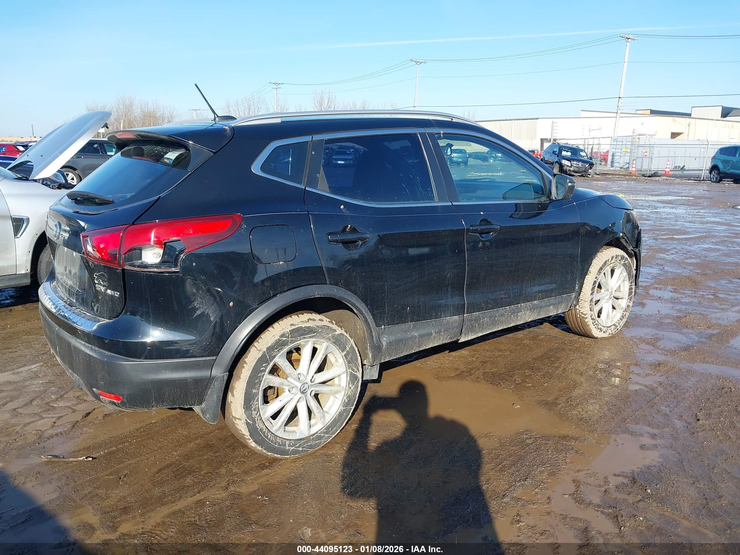 NISSAN ROGUE image 4