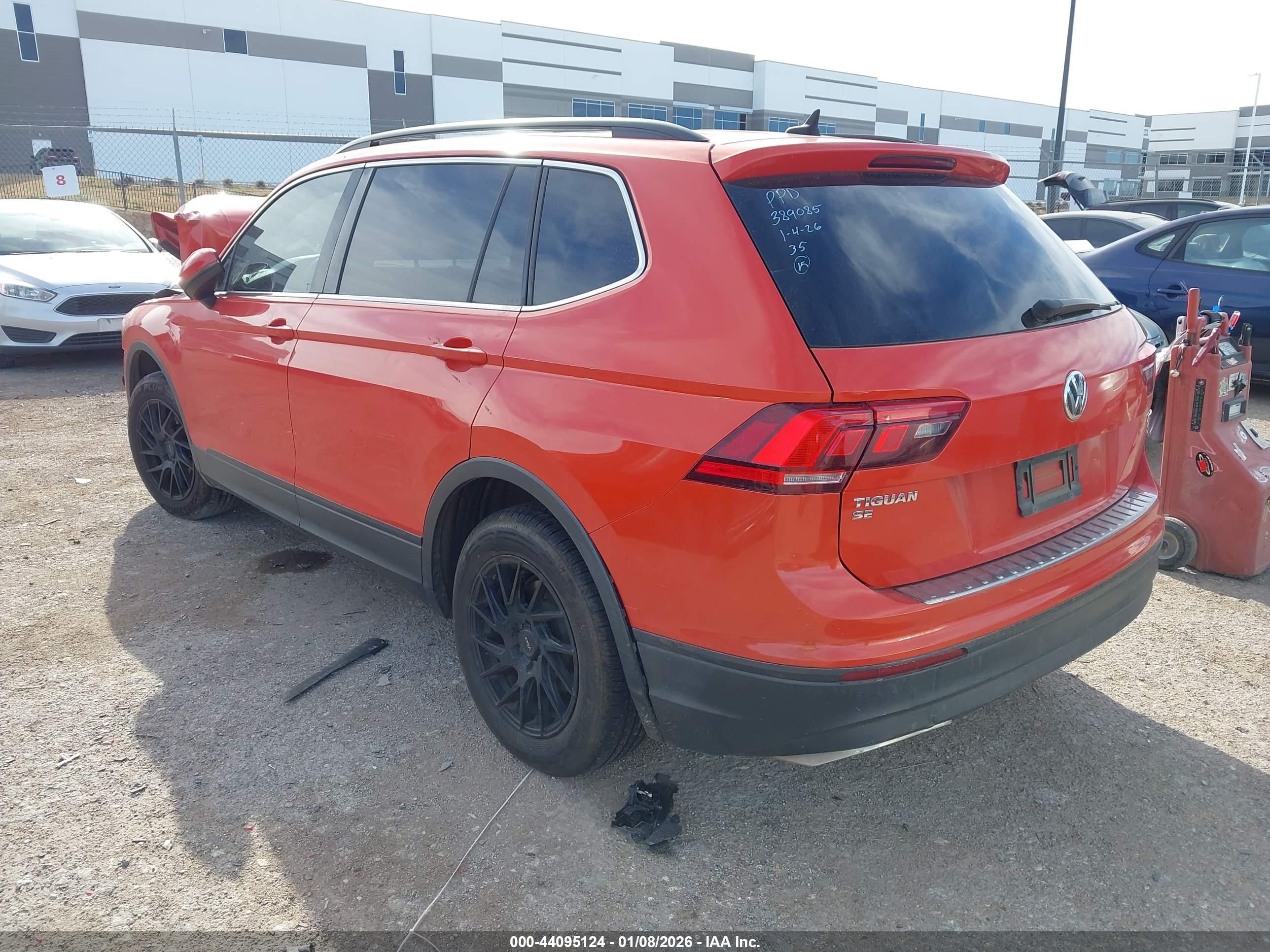 VOLKSWAGEN TIGUAN image 3