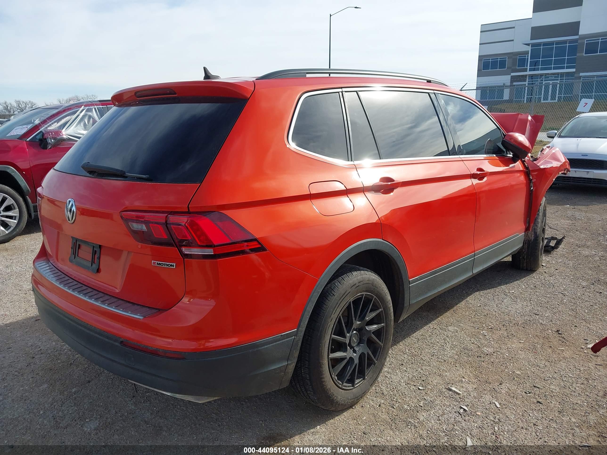 VOLKSWAGEN TIGUAN image 4