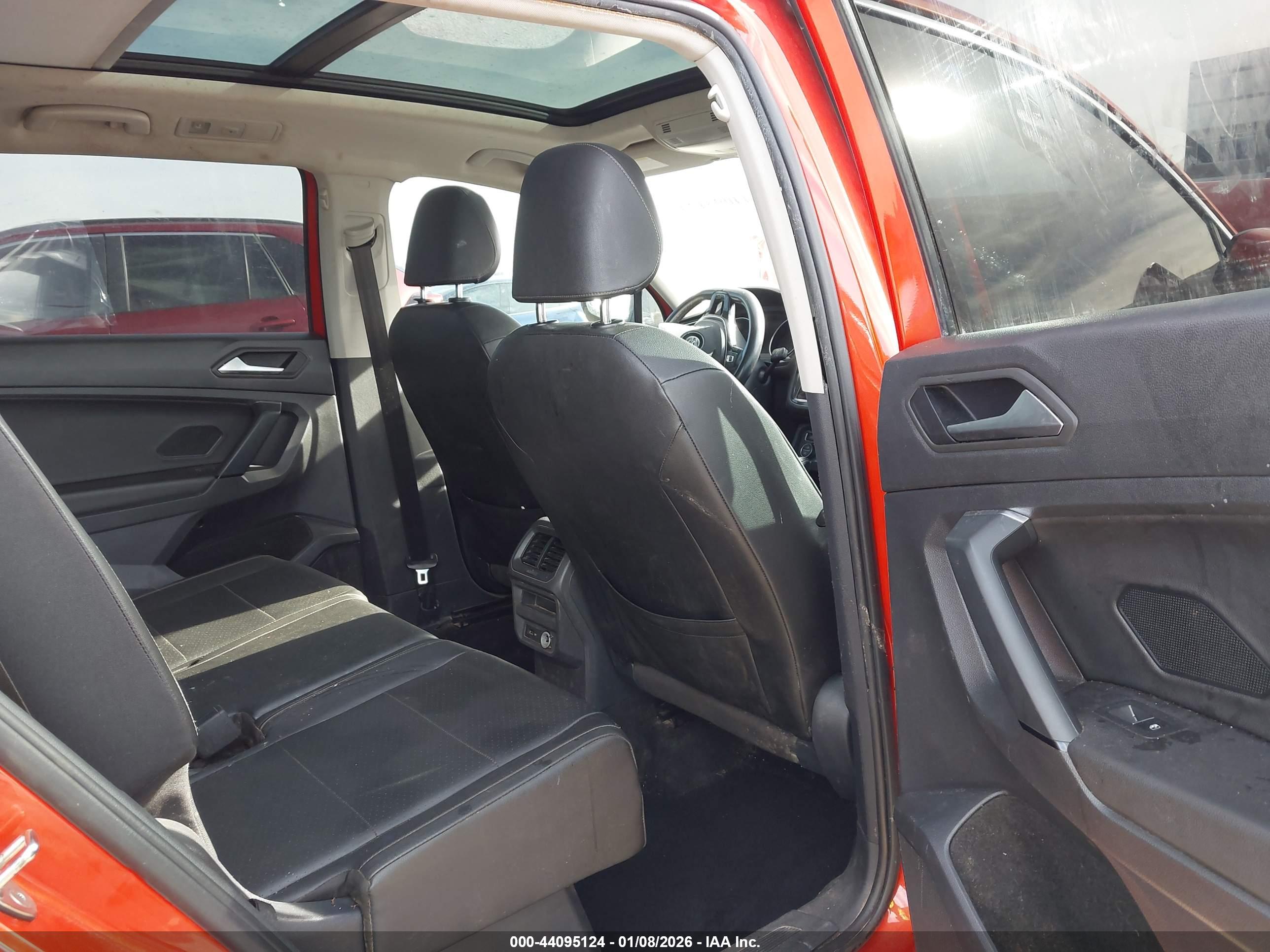 VOLKSWAGEN TIGUAN image 8