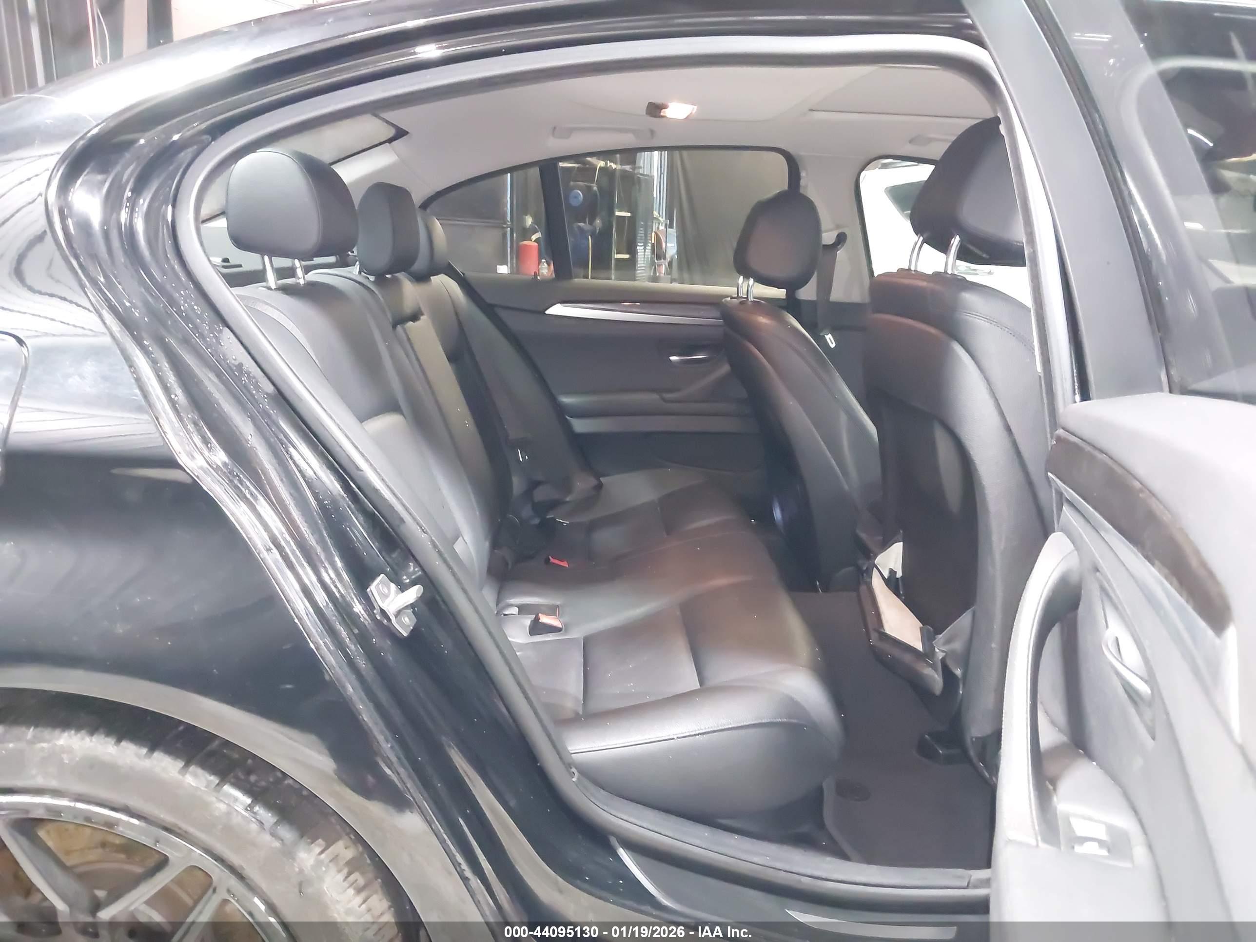 BMW 528I image 8